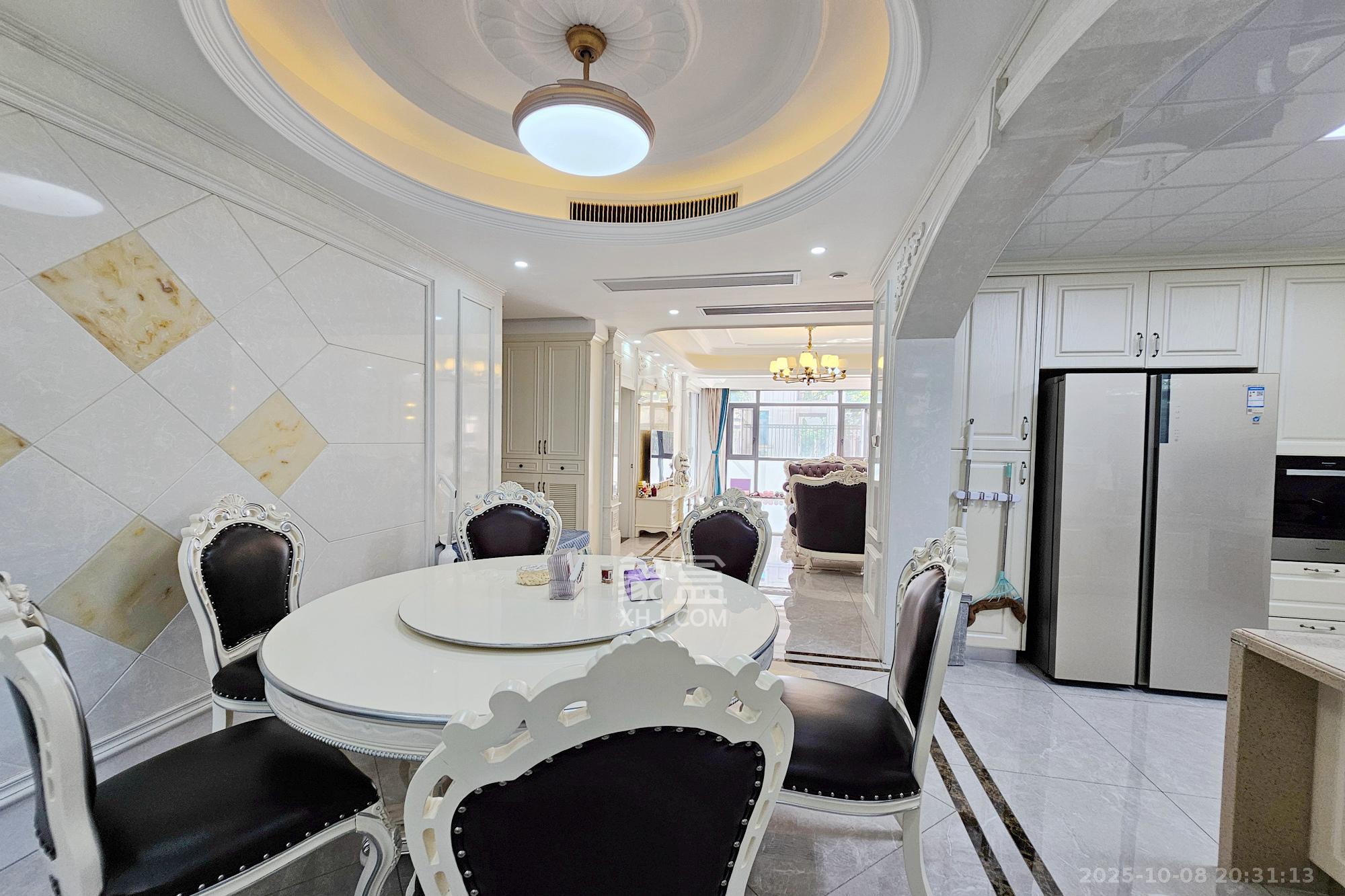 明昇壹城(明昇时代广场)一期 5室2厅2卫 520.0万 明昇壹城(明昇时代广场)一期 5室2厅2卫 520.0万客厅