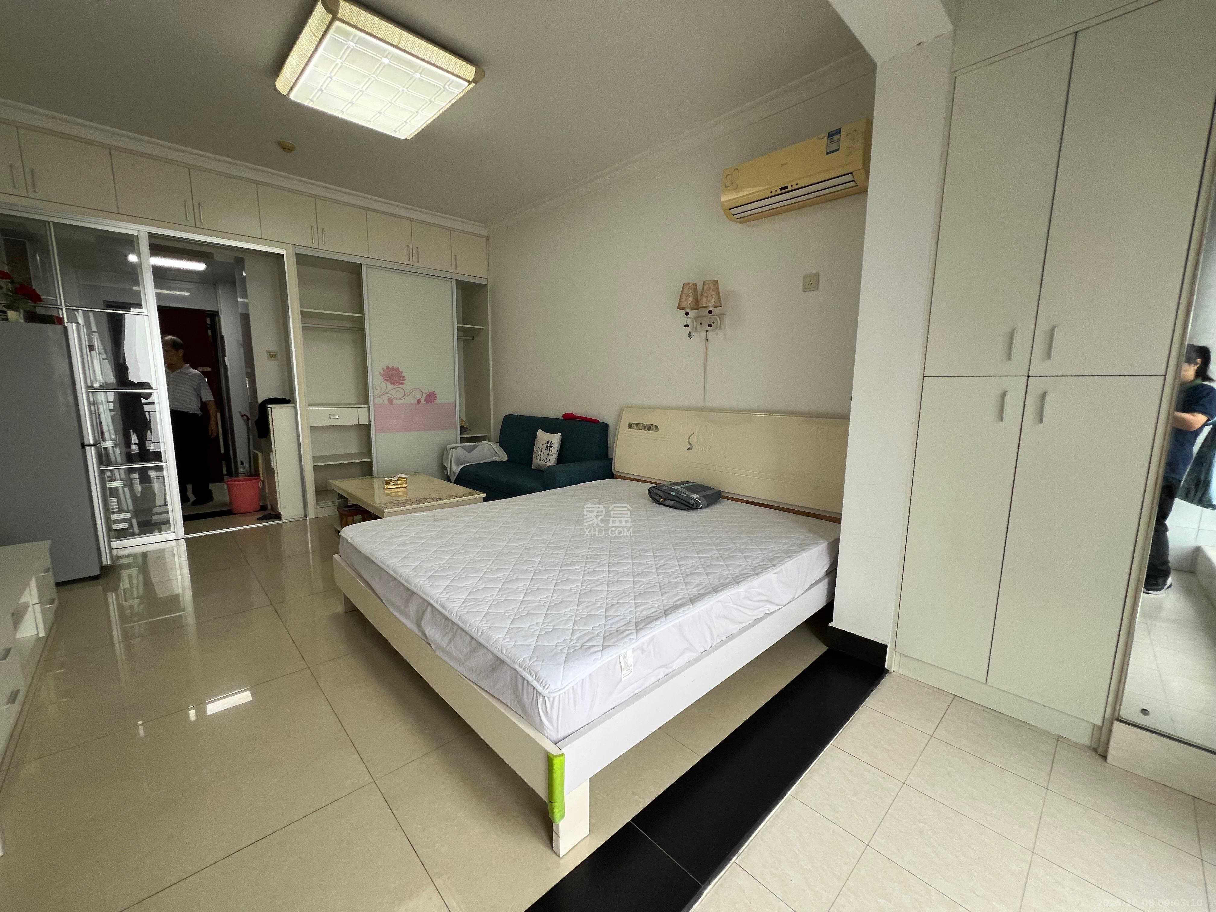 万象凯旋湾 1室1厅1卫 1400.0元/月 万象凯旋湾 1室1厅1卫 1400.0元/月室内图