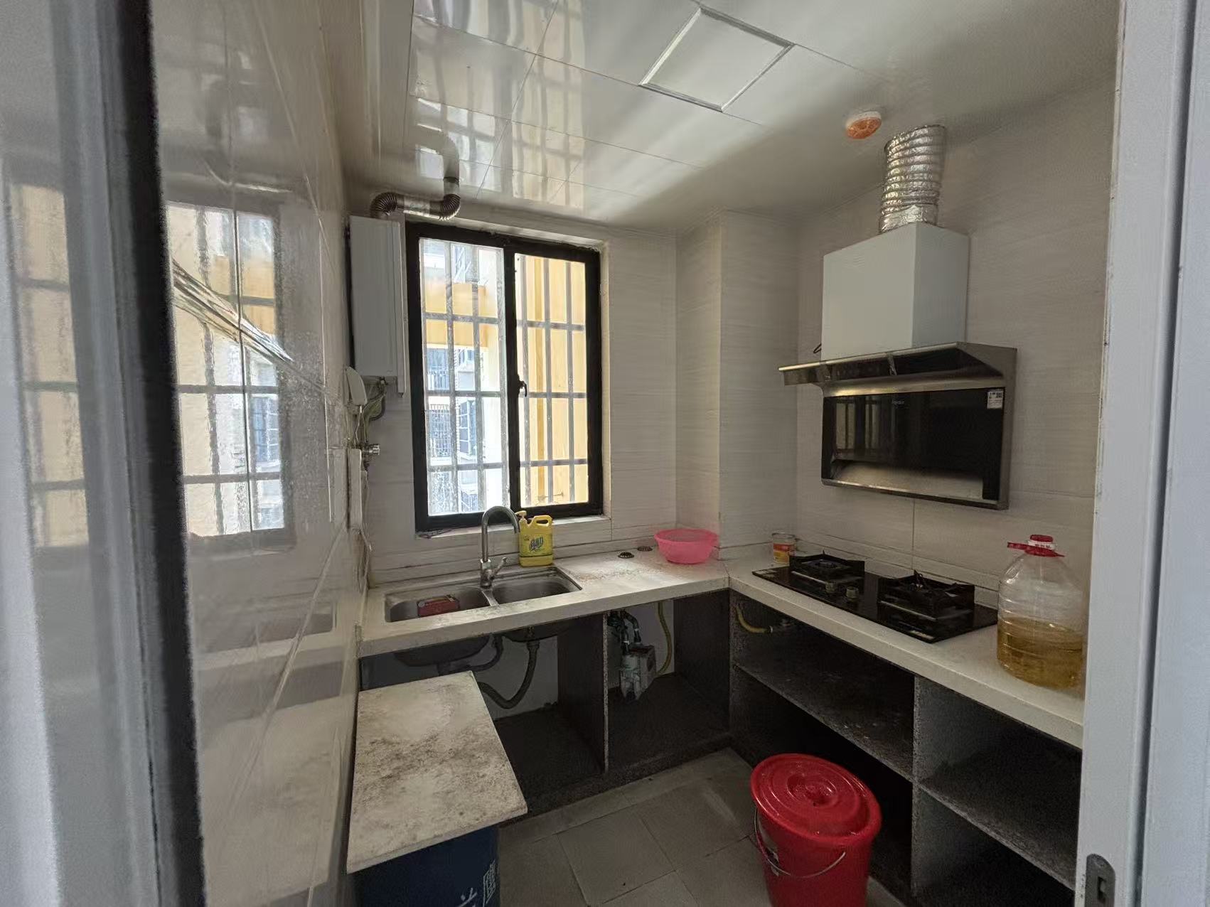 新海小区 1室1厅1卫 1000.0元/月 新海小区 1室1厅1卫 1000.0元/月室内图