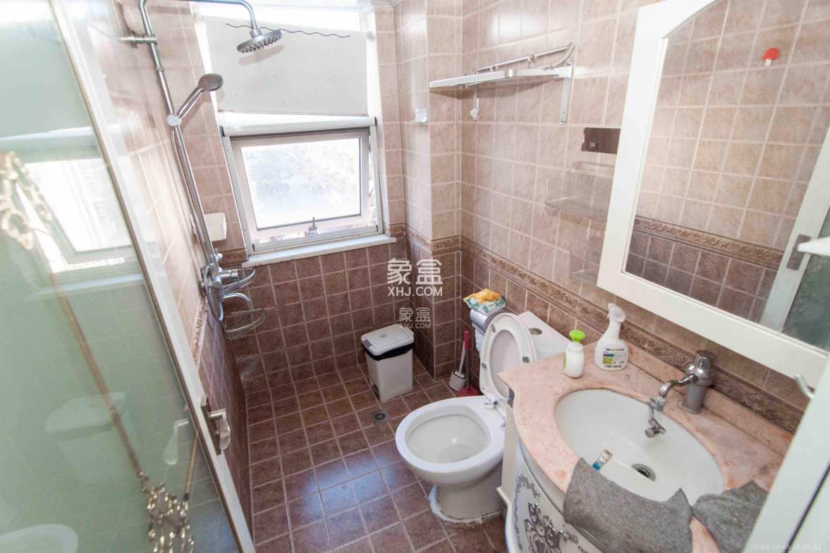 西点公园里 2室2厅1卫 2700.0元/月 西点公园里 2室2厅1卫 2700.0元/月室内图