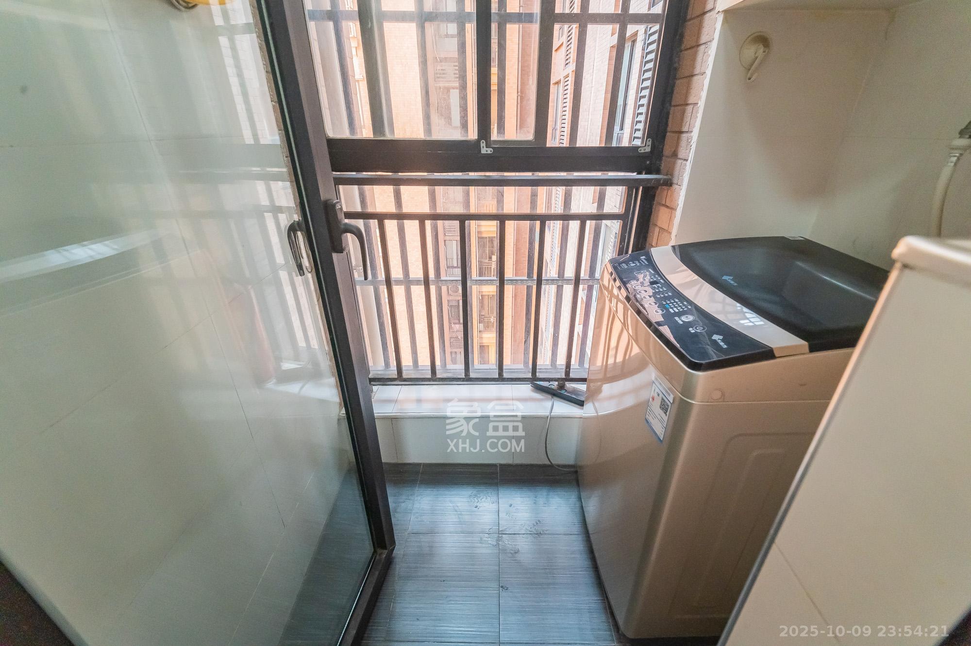 华润凤凰城一期  2室2厅1卫    52.0万厨房