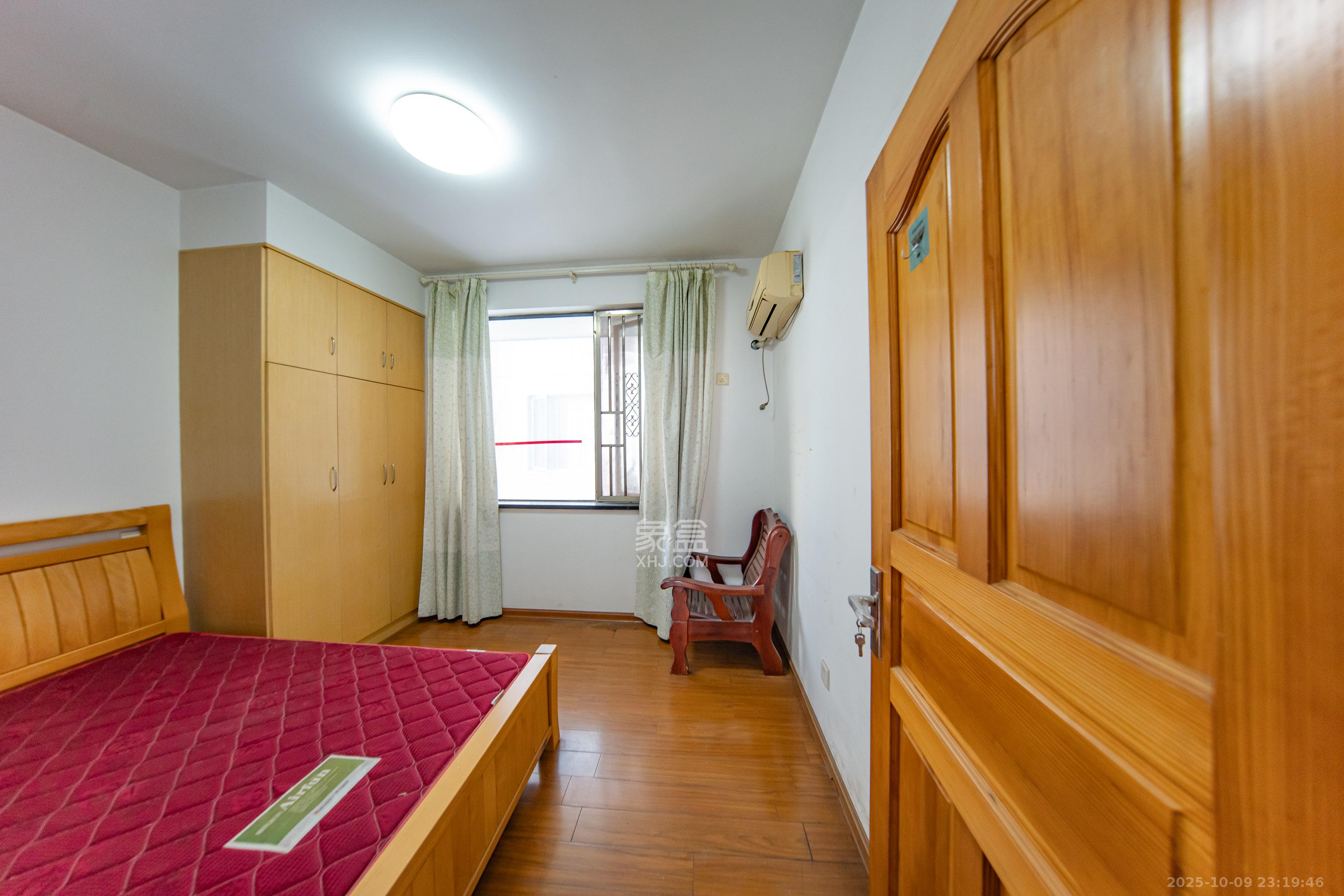 枫华府第  3室2厅2卫    68.0万卧室