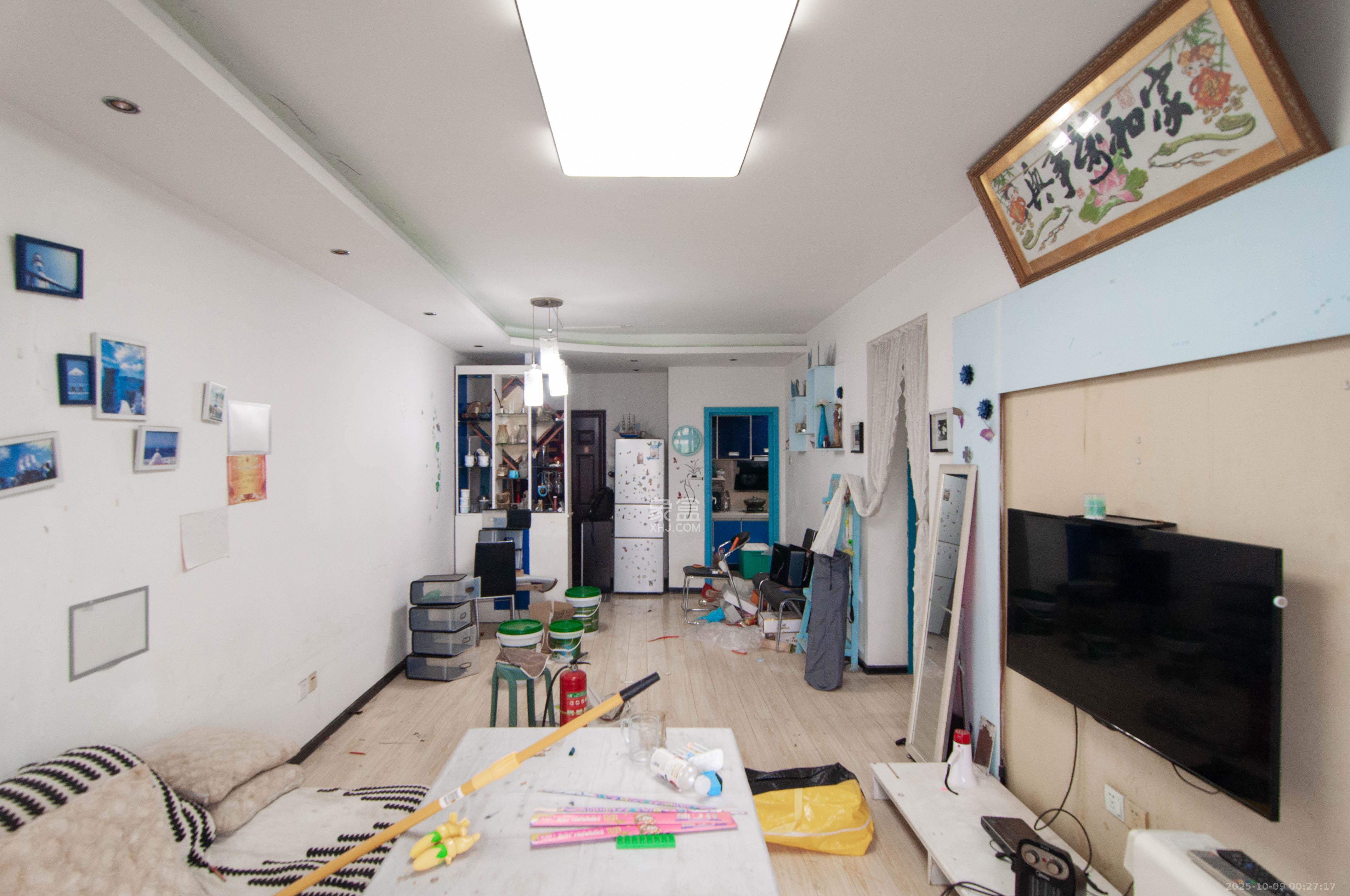 湘麓国际 2室2厅1卫 73.0万 湘麓国际 2室2厅1卫 73.0万客厅