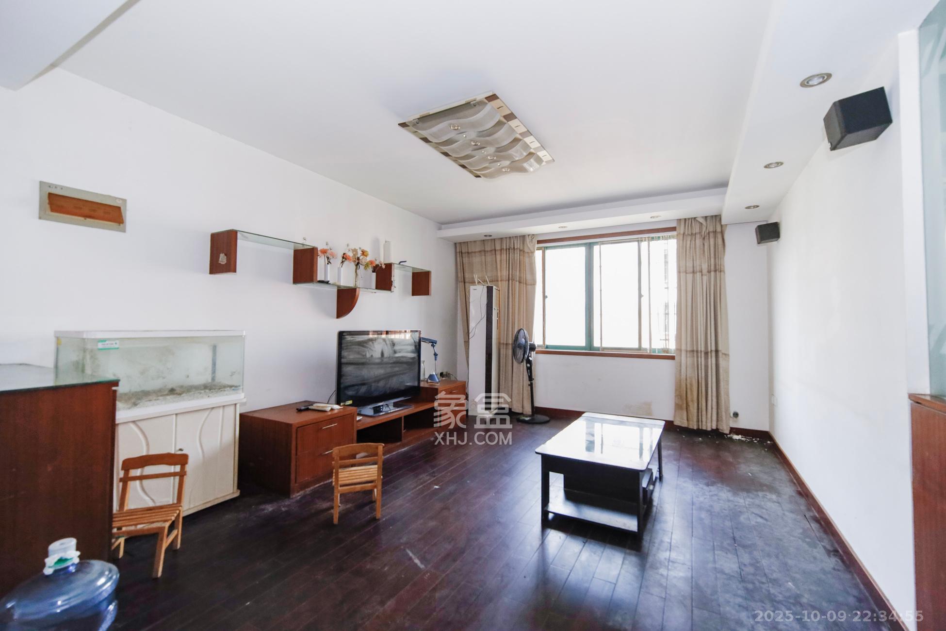 三湘小区  3室2厅1卫    60.0万客厅