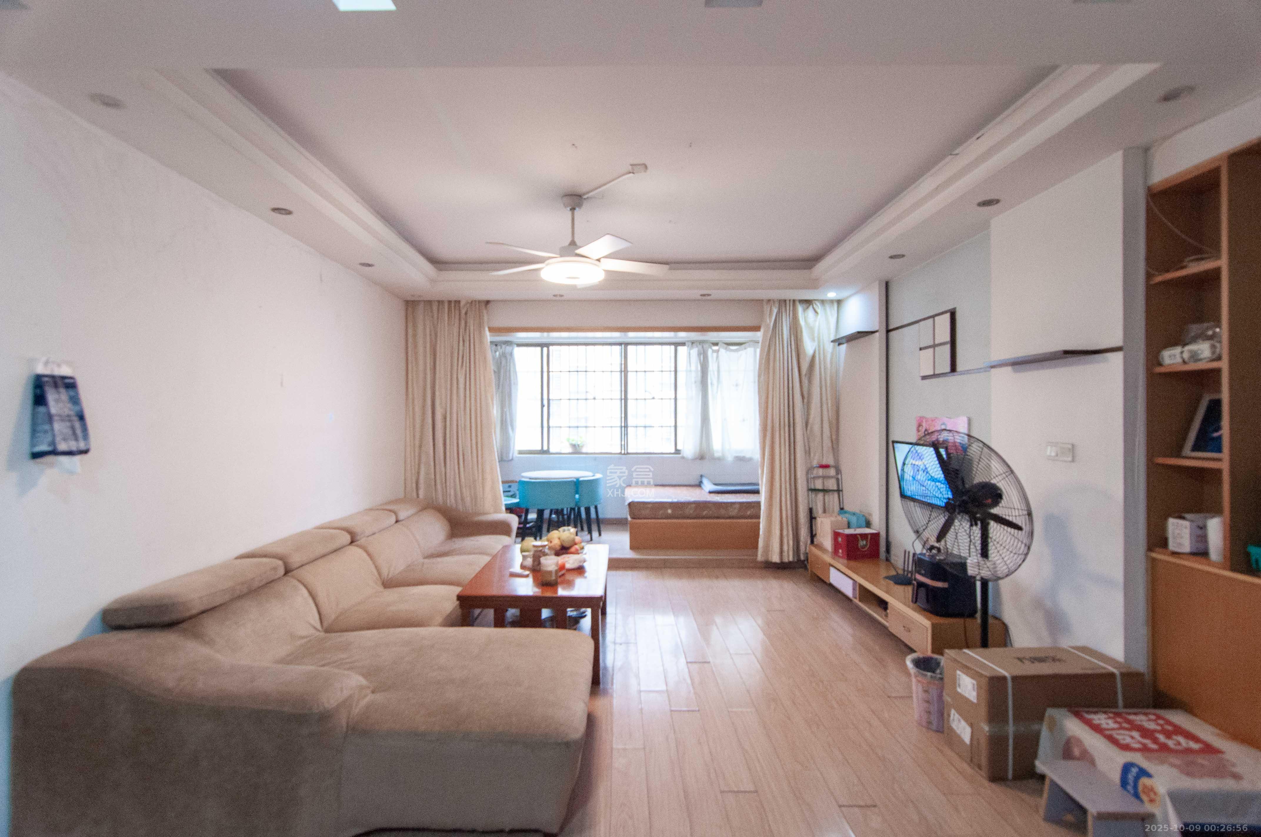 阳明山庄 3室2厅2卫 97.0万 阳明山庄 3室2厅2卫 97.0万客厅