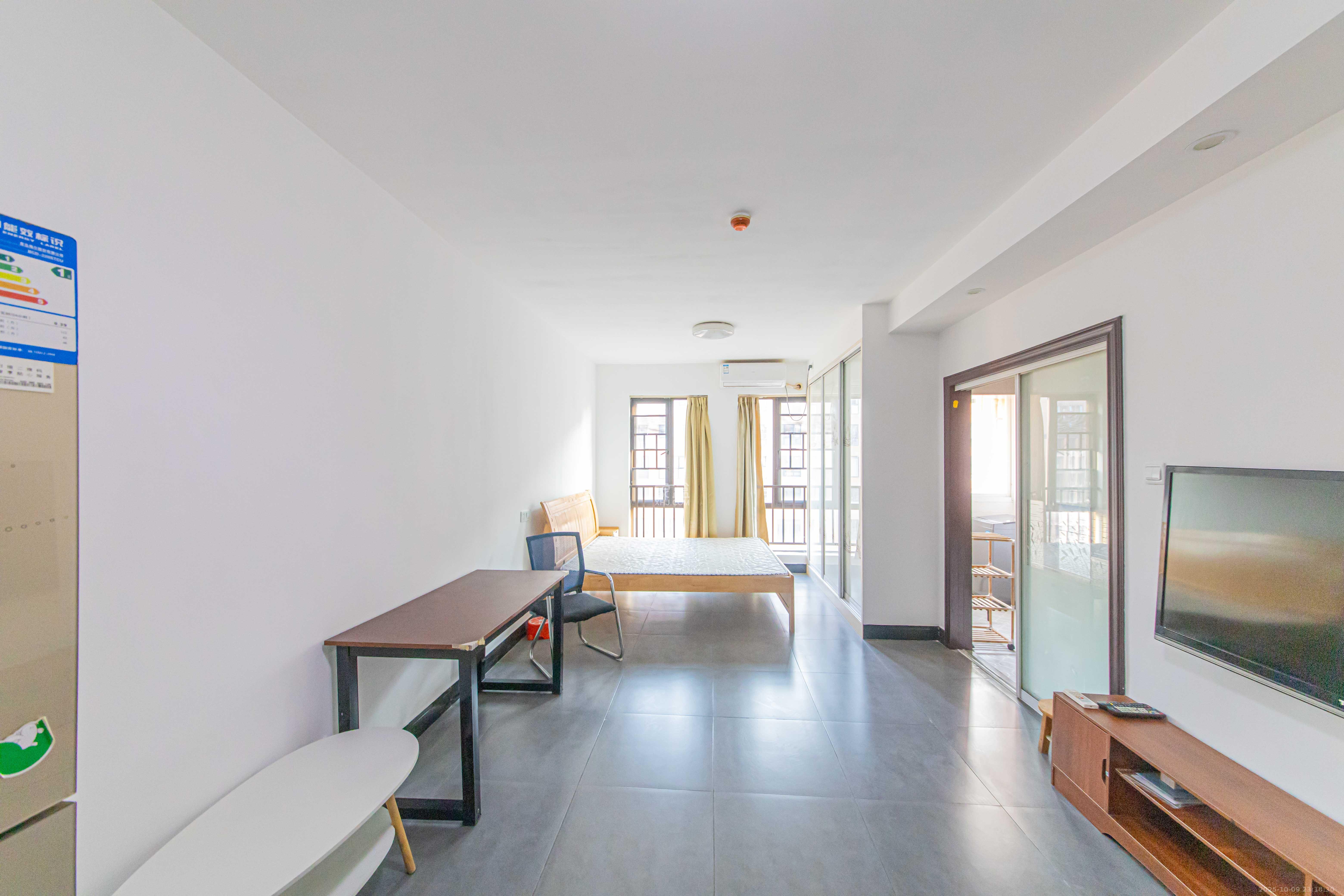 鑫远和城（一、二期）  1室1厅1卫    32.0万客厅