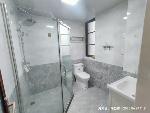 绿地城逸园 3室2厅2卫 110.0万 绿地城逸园 3室2厅2卫 110.0万客厅