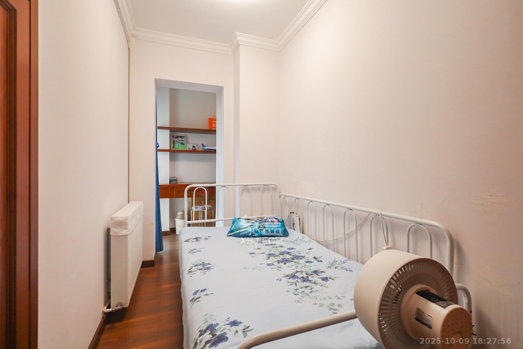 保利西海岸B区  3室2厅2卫    175.0万 保利西海岸B区  3室2厅2卫    175.0万卧室