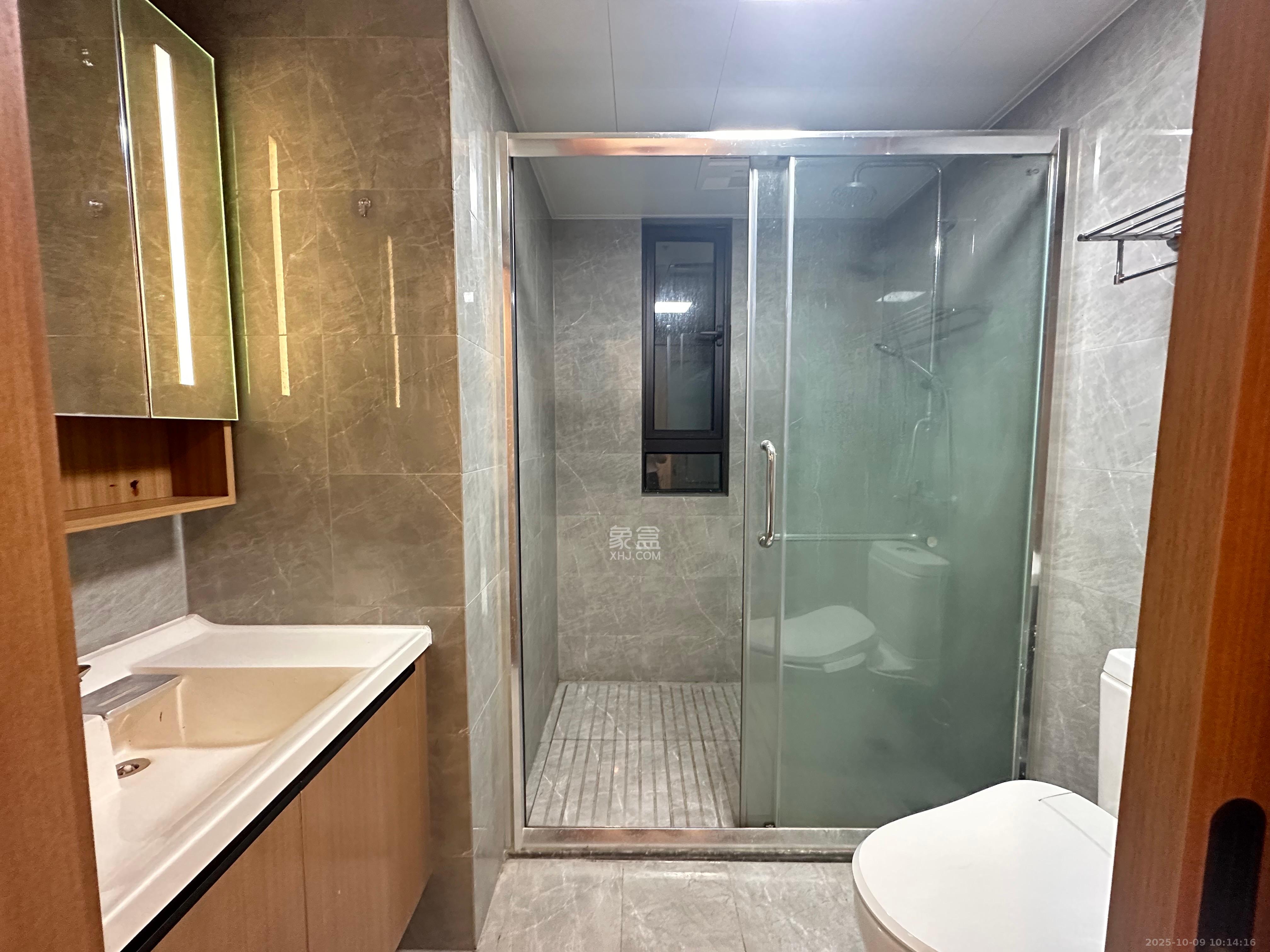 卓越江岸  4室2厅2卫    5600.0元/月 卓越江岸  4室2厅2卫    5600.0元/月室内图