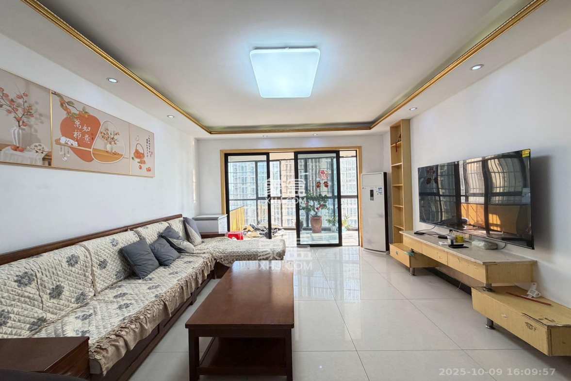 康斯丹郡(融程领秀佳园) 3室2厅2卫 2200.0元/月 康斯丹郡(融程领秀佳园) 3室2厅2卫 2200.0元/月室内图