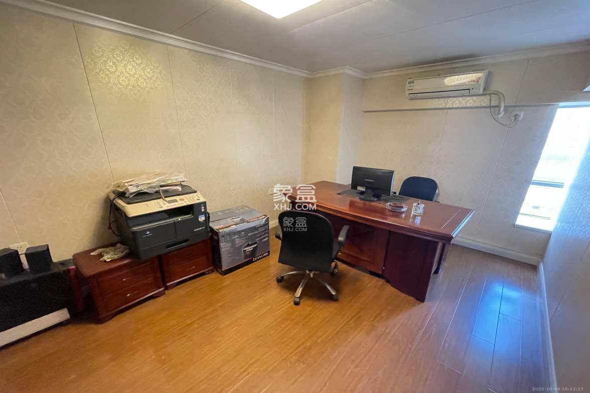 南国嘉苑  5室2厅3卫    4500.0元/月 南国嘉苑  5室2厅3卫    4500.0元/月室内图