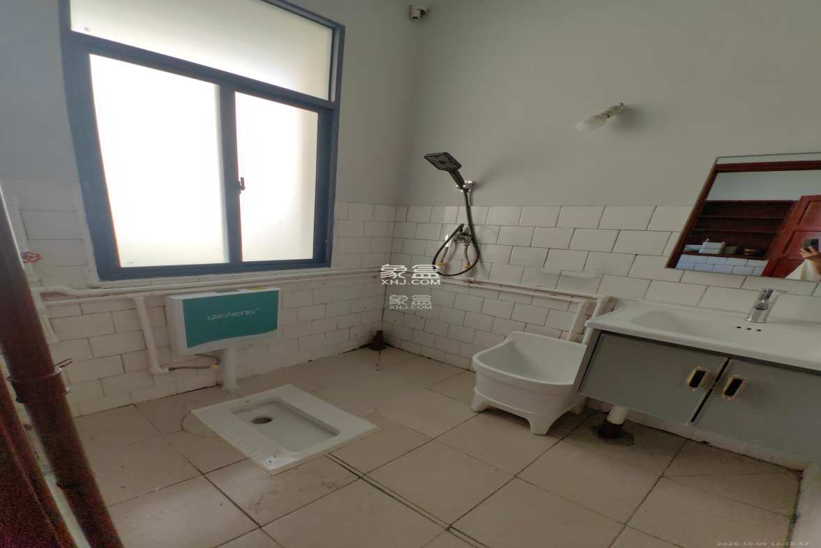 湖南省军供总站(民政厅单位宿舍) 4室1厅1卫 1600.0元/月 湖南省军供总站(民政厅单位宿舍) 4室1厅1卫 1600.0元/月室内图