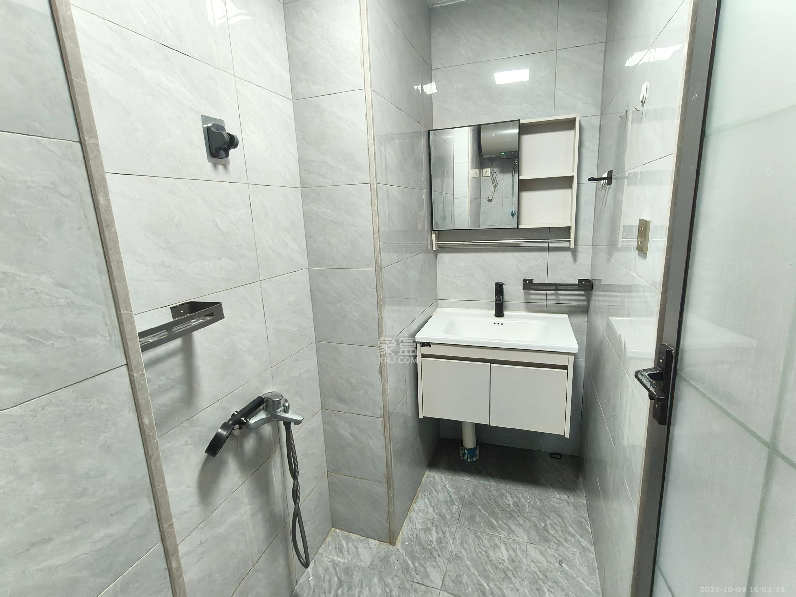 长沙高铁吾悦广场 1室1厅1卫 1550.0元/月 长沙高铁吾悦广场 1室1厅1卫 1550.0元/月室内图