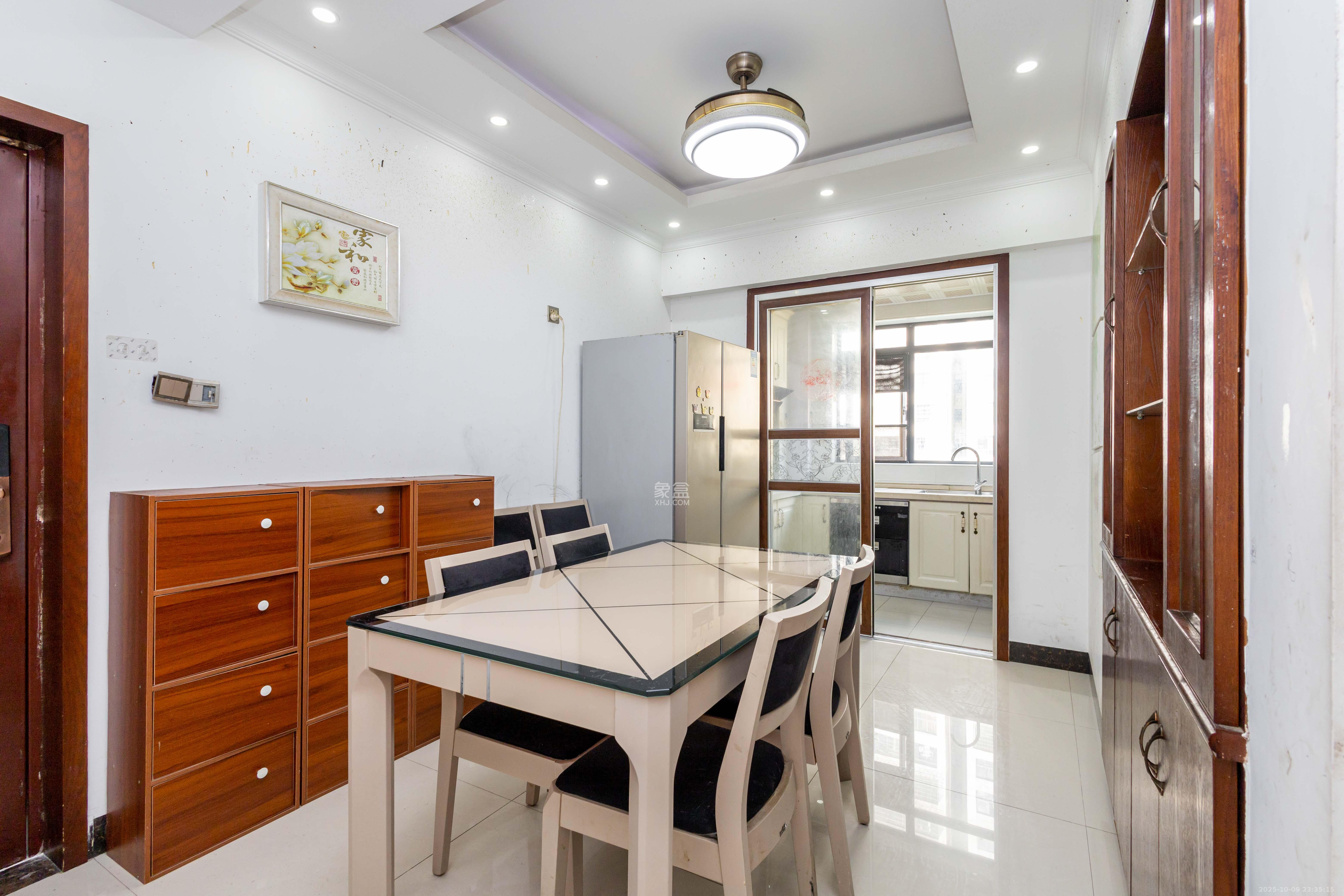 中国铁建国际城二期 4室2厅2卫 92.0万 中国铁建国际城二期 4室2厅2卫 92.0万客厅