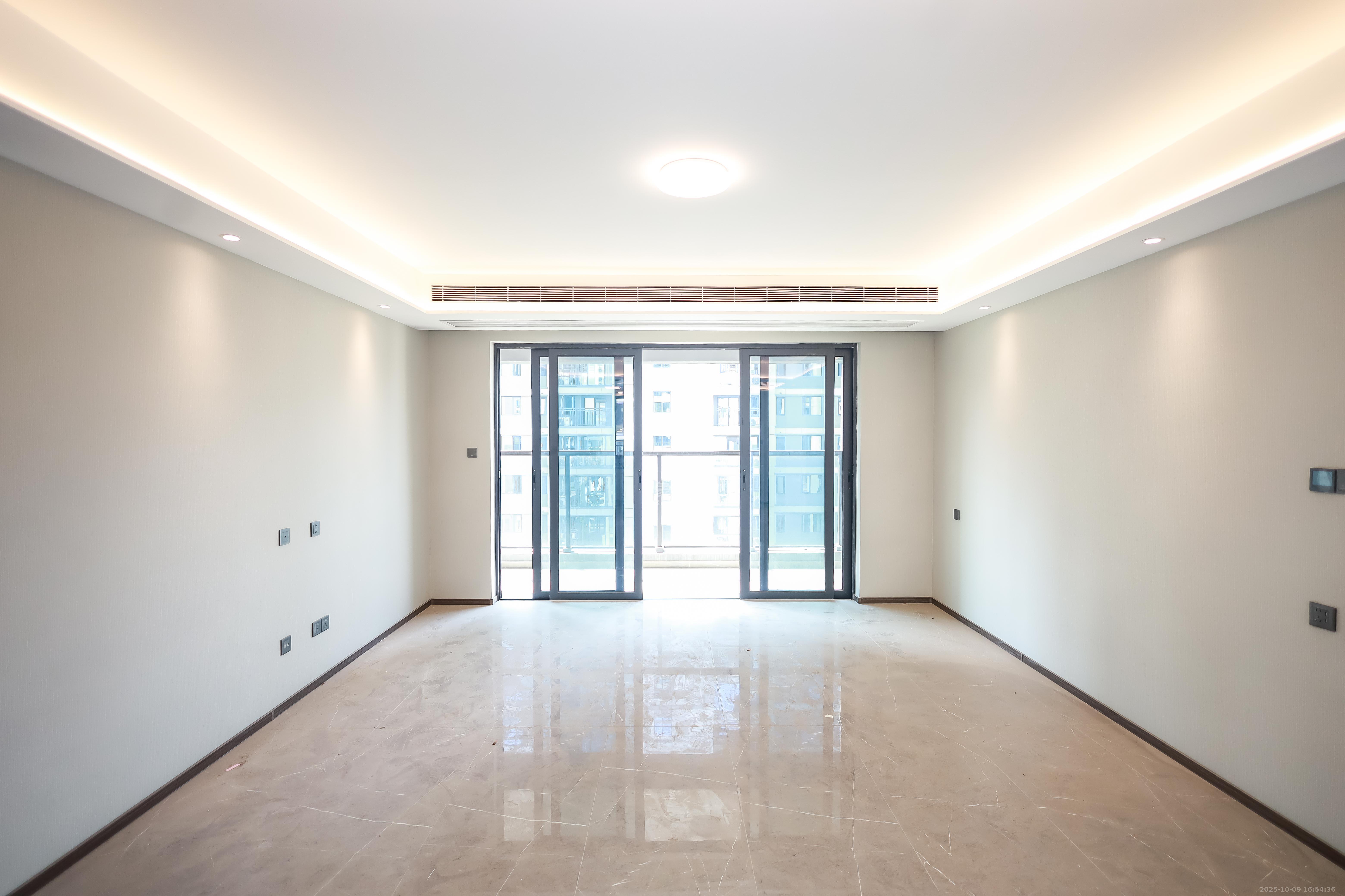 龙湖舜山府  4室2厅2卫    210.0万 龙湖舜山府  4室2厅2卫    210.0万客厅