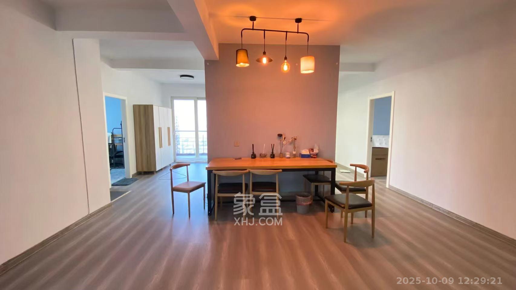 金色屋顶 4室2厅2卫 4800.0元/月 金色屋顶 4室2厅2卫 4800.0元/月室内图