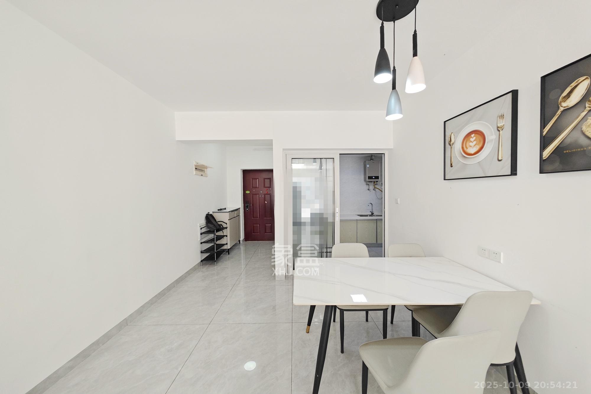 保利大都汇一期、二期 4室2厅2卫 138.0万 保利大都汇一期、二期 4室2厅2卫 138.0万客厅