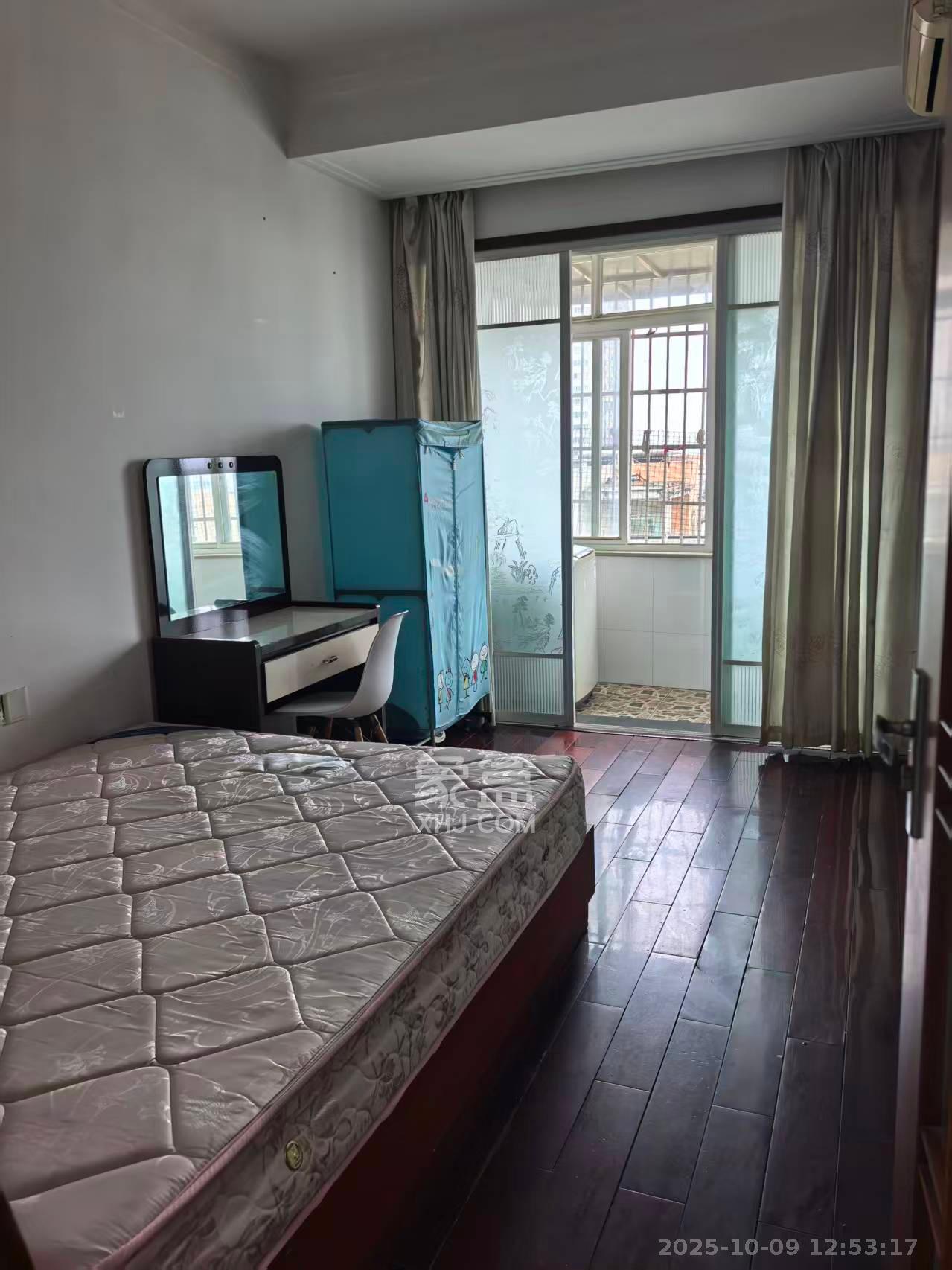 楚天家园  3室2厅2卫    1800.0元/月室内图