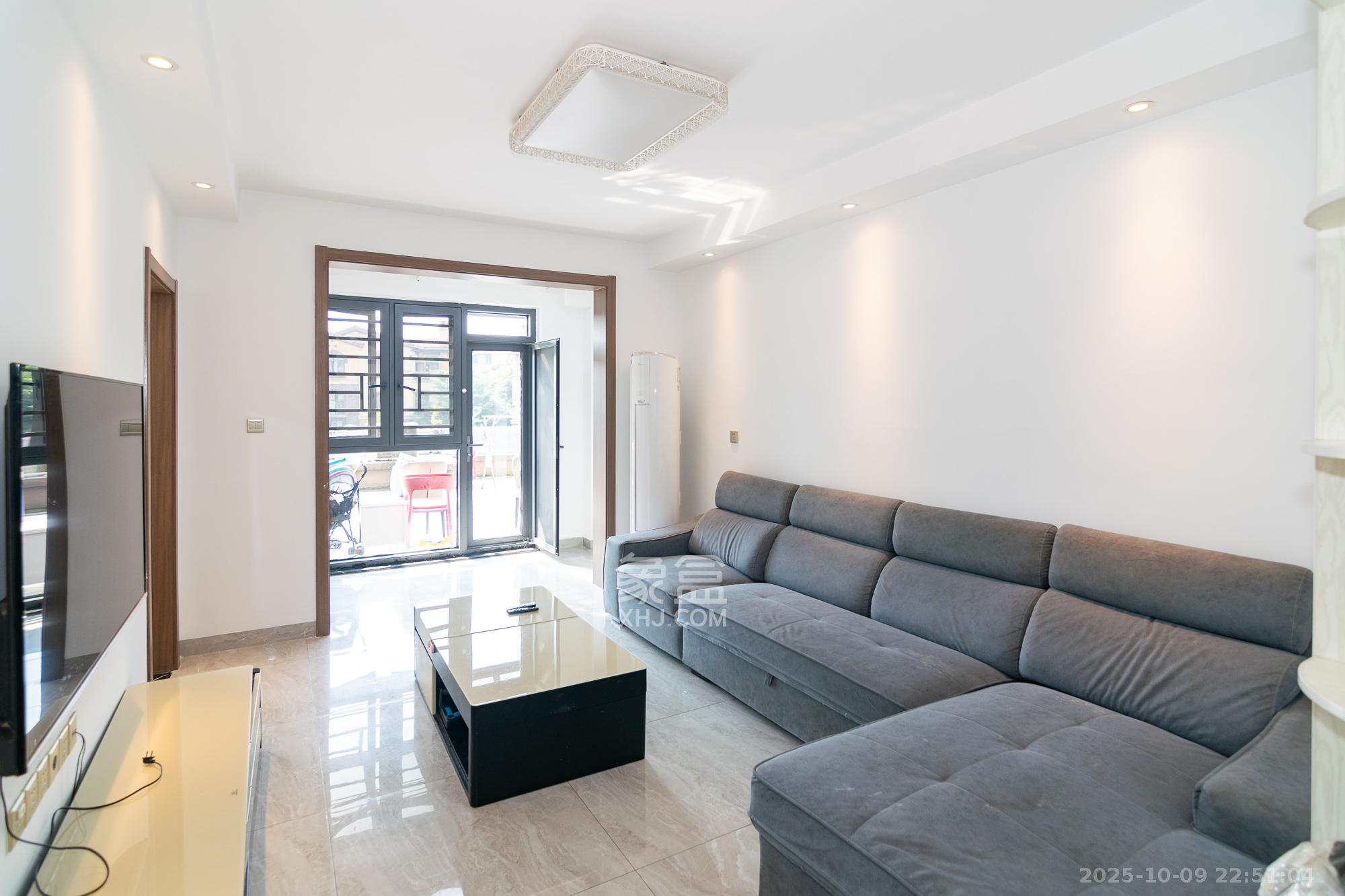 金地三千府（金地湖山樾、金地自在城）  3室2厅1卫    58.0万客厅