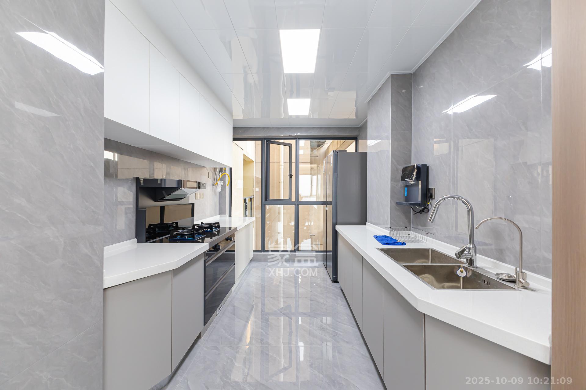 勤诚达新界 5室2厅2卫 119.8万 勤诚达新界 5室2厅2卫 119.8万厨房