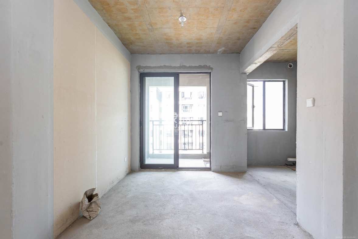 新城恒伟汇隽风华 4室2厅2卫 89.8万 新城恒伟汇隽风华 4室2厅2卫 89.8万客厅