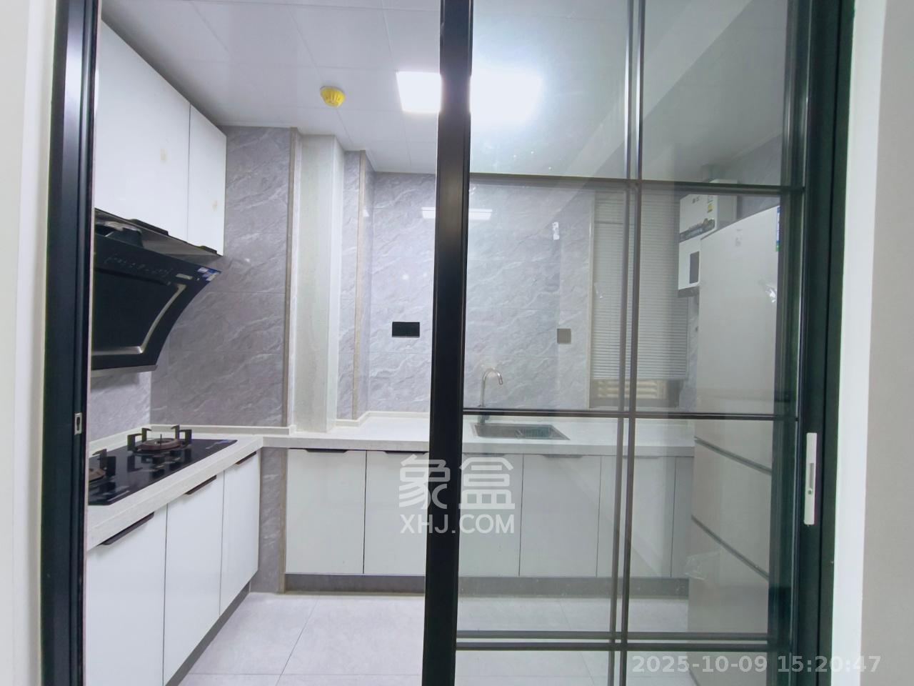 建发央著 3室2厅2卫 3300.0元/月 建发央著 3室2厅2卫 3300.0元/月室内图