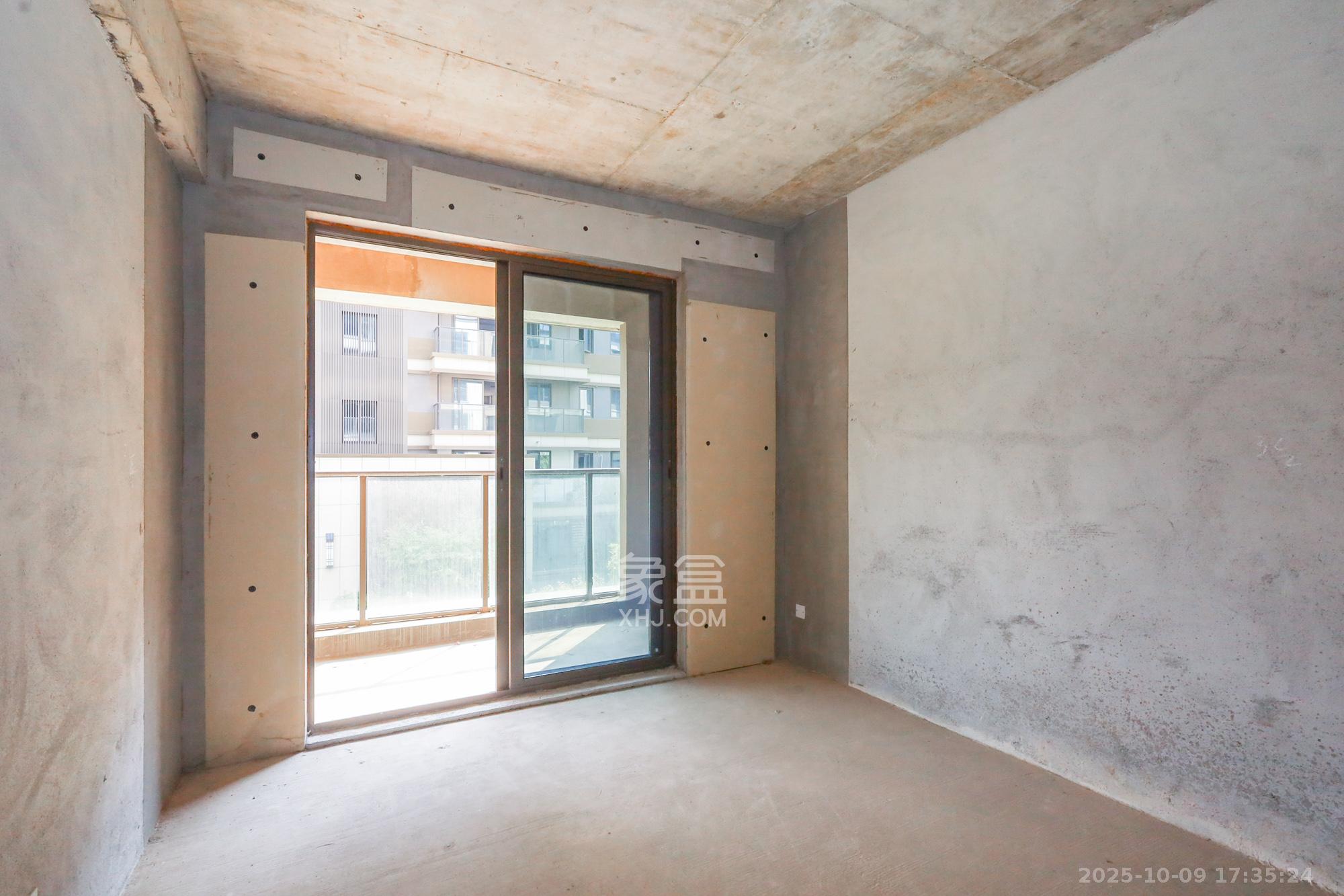 正荣滨江紫阙台 5室2厅3卫 316.0万 正荣滨江紫阙台 5室2厅3卫 316.0万卧室