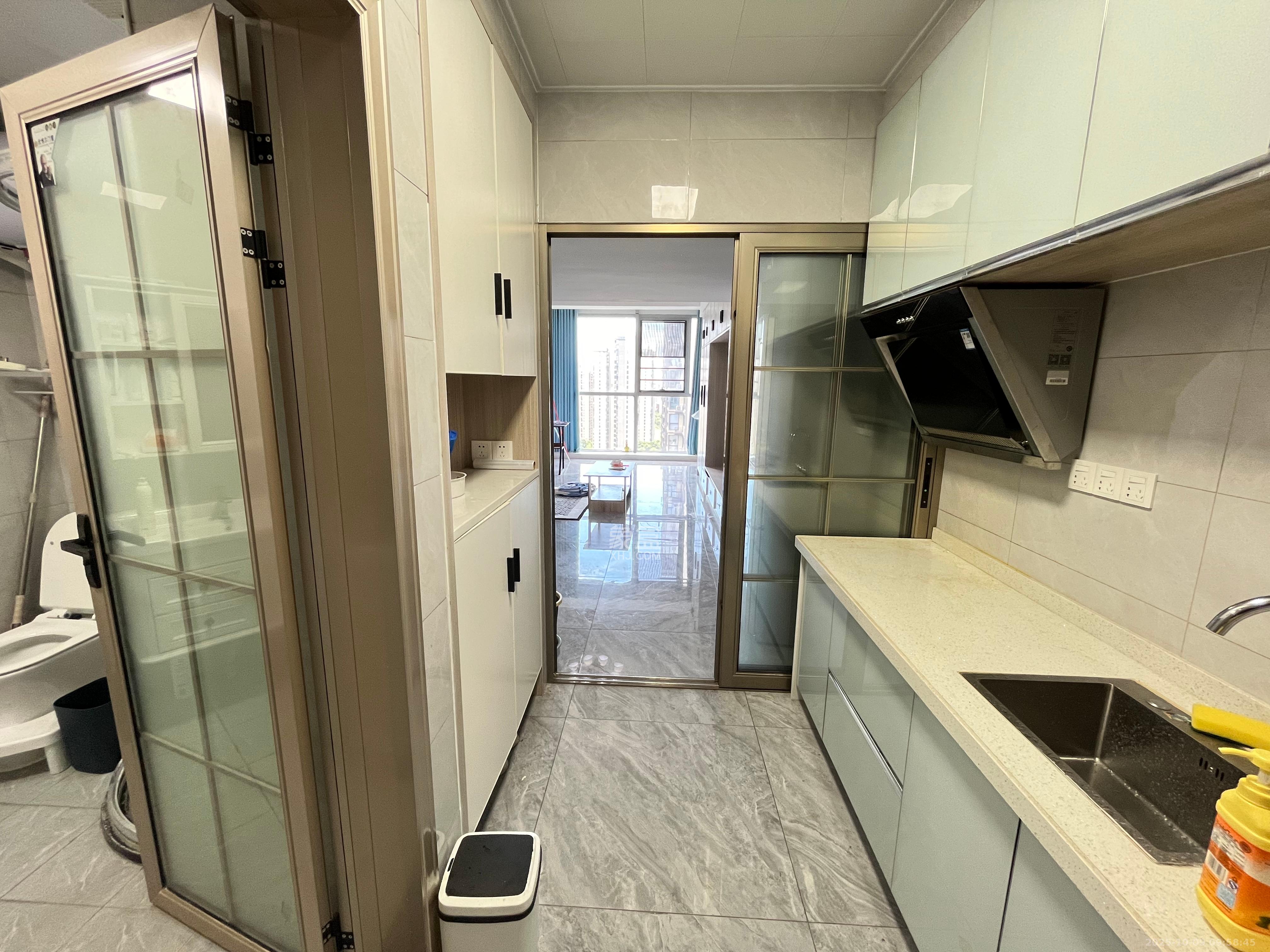 奥克斯滨仕花园(奥克斯洋湖广场/奥克斯中心)  1室1厅1卫    1800.0元/月 奥克斯滨仕花园(奥克斯洋湖广场/奥克斯中心)  1室1厅1卫    1800.0元/月室内图