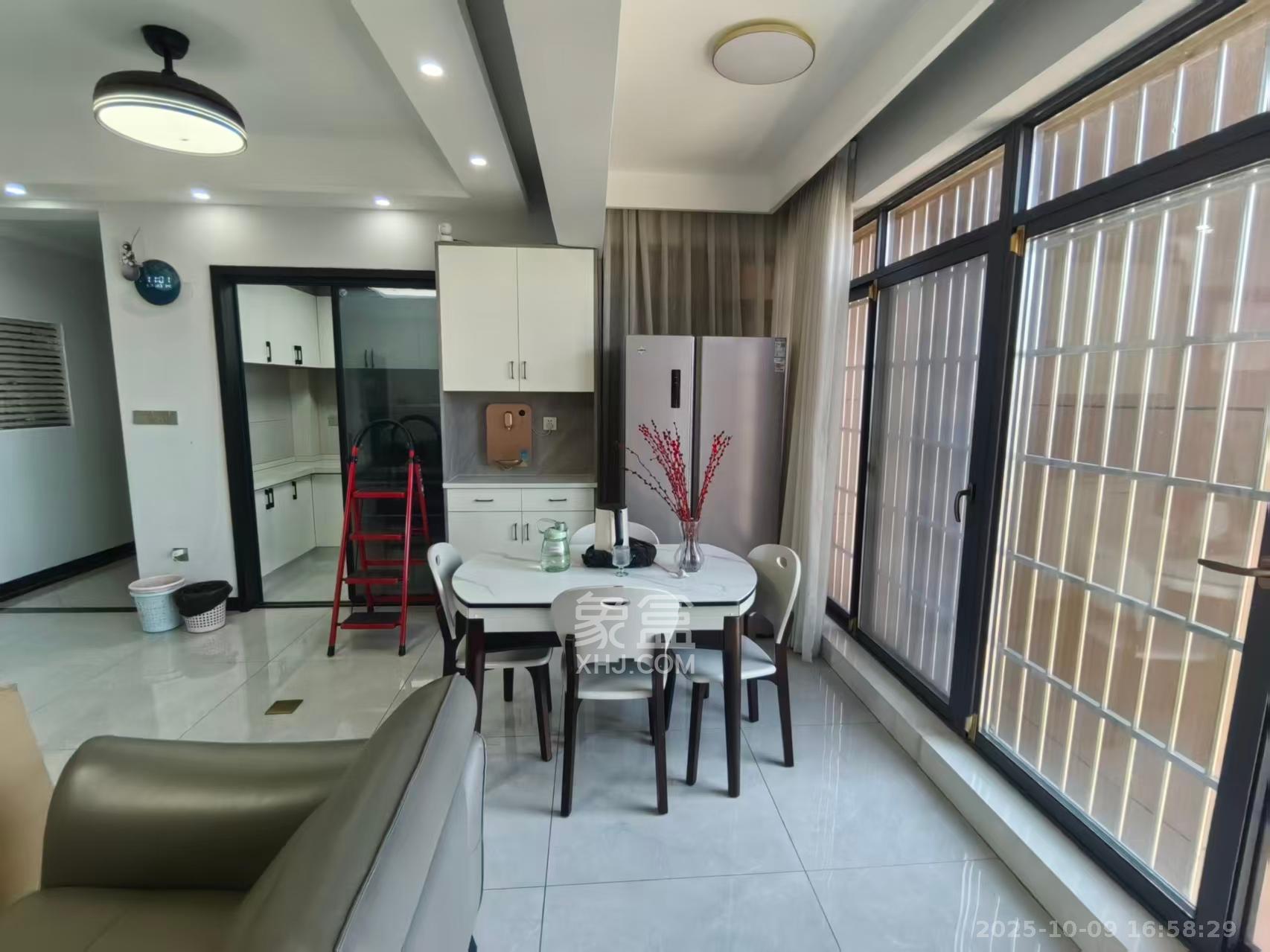 紫华郡  3室2厅2卫    2100.0元/月室内图