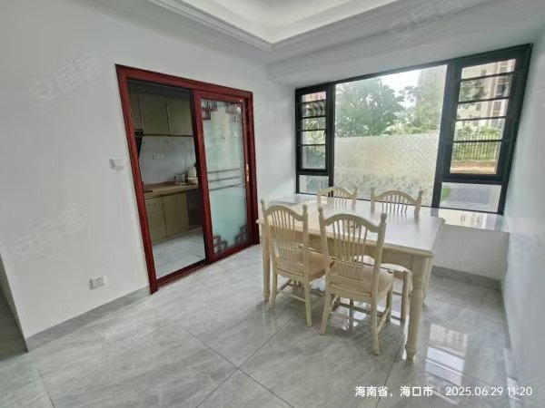 绿地城逸园 3室2厅2卫 110.0万 绿地城逸园 3室2厅2卫 110.0万客厅