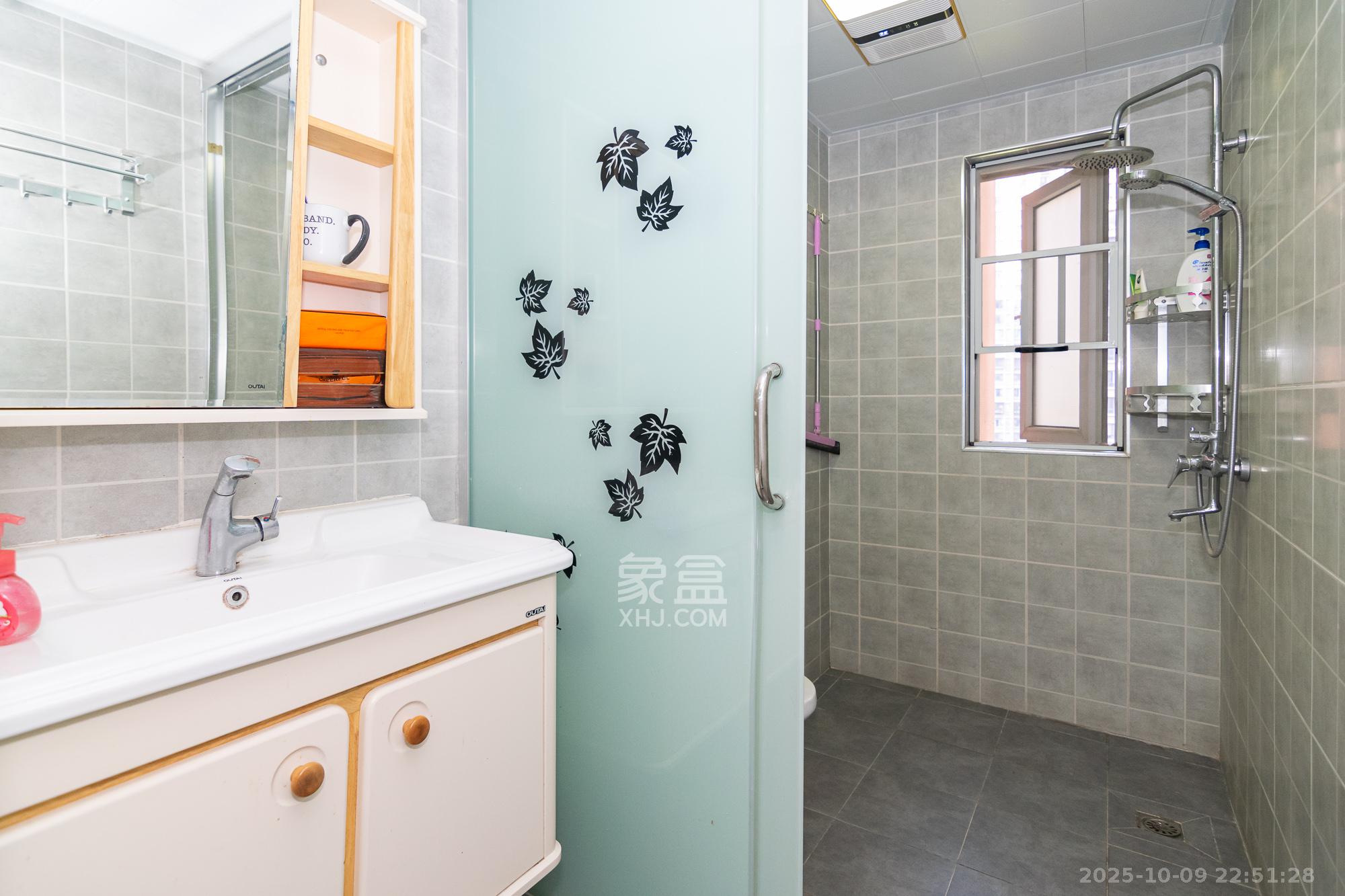 新城国际花都  3室2厅2卫    81.8万卫生间