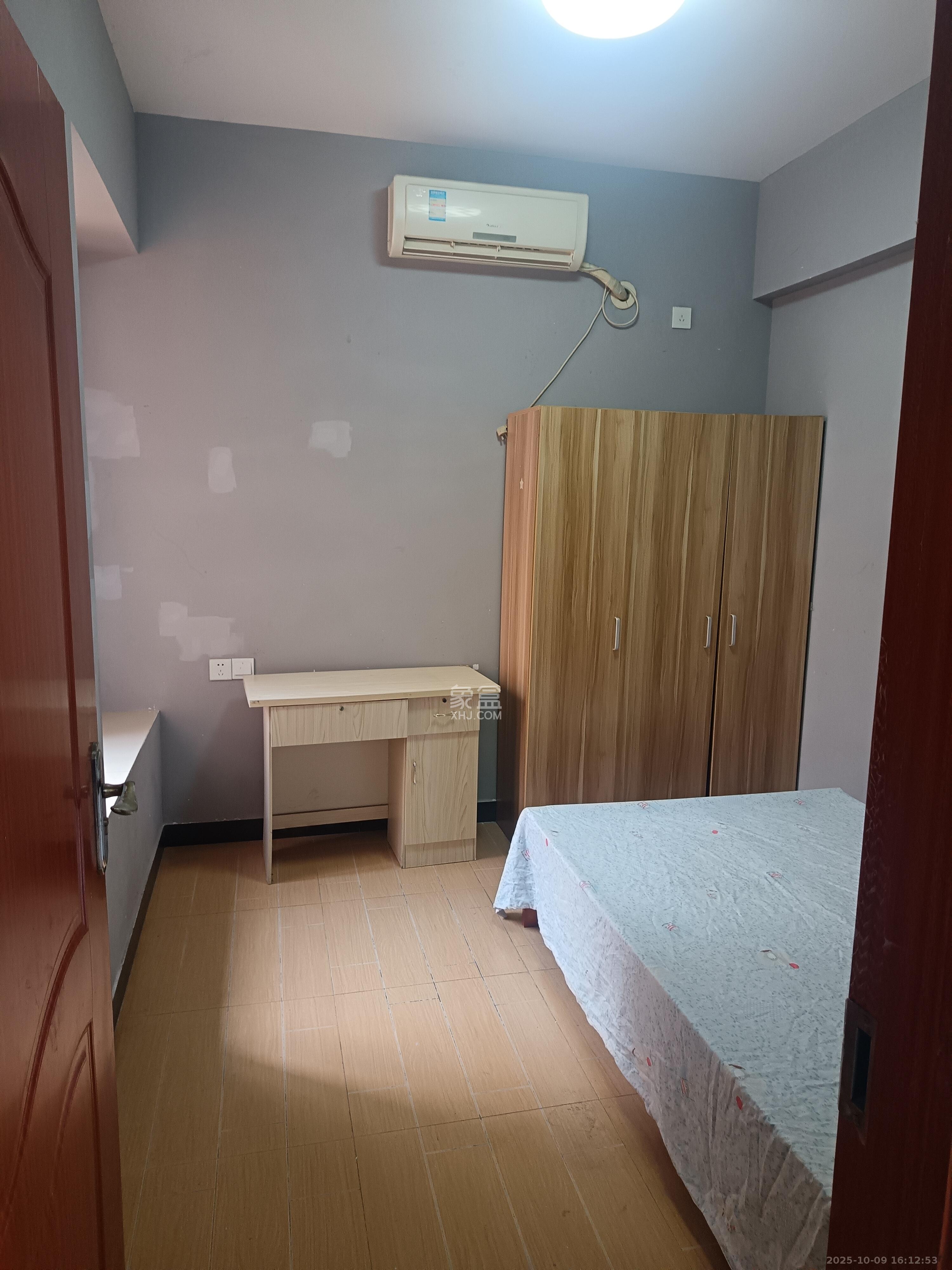 米兰春天  3室2厅1卫    1800.0元/月 米兰春天  3室2厅1卫    1800.0元/月室内图