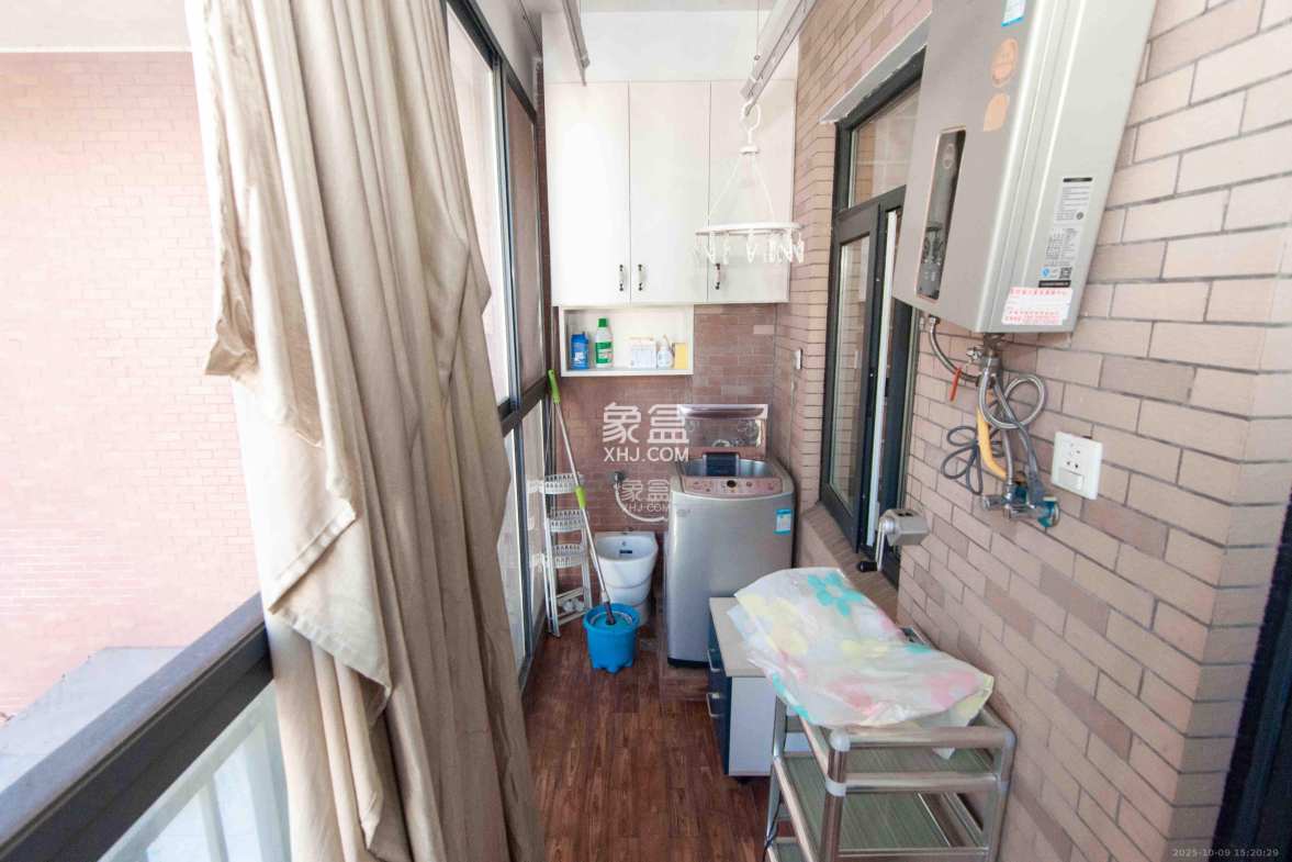 西点公园里 2室2厅1卫 2700.0元/月 西点公园里 2室2厅1卫 2700.0元/月室内图