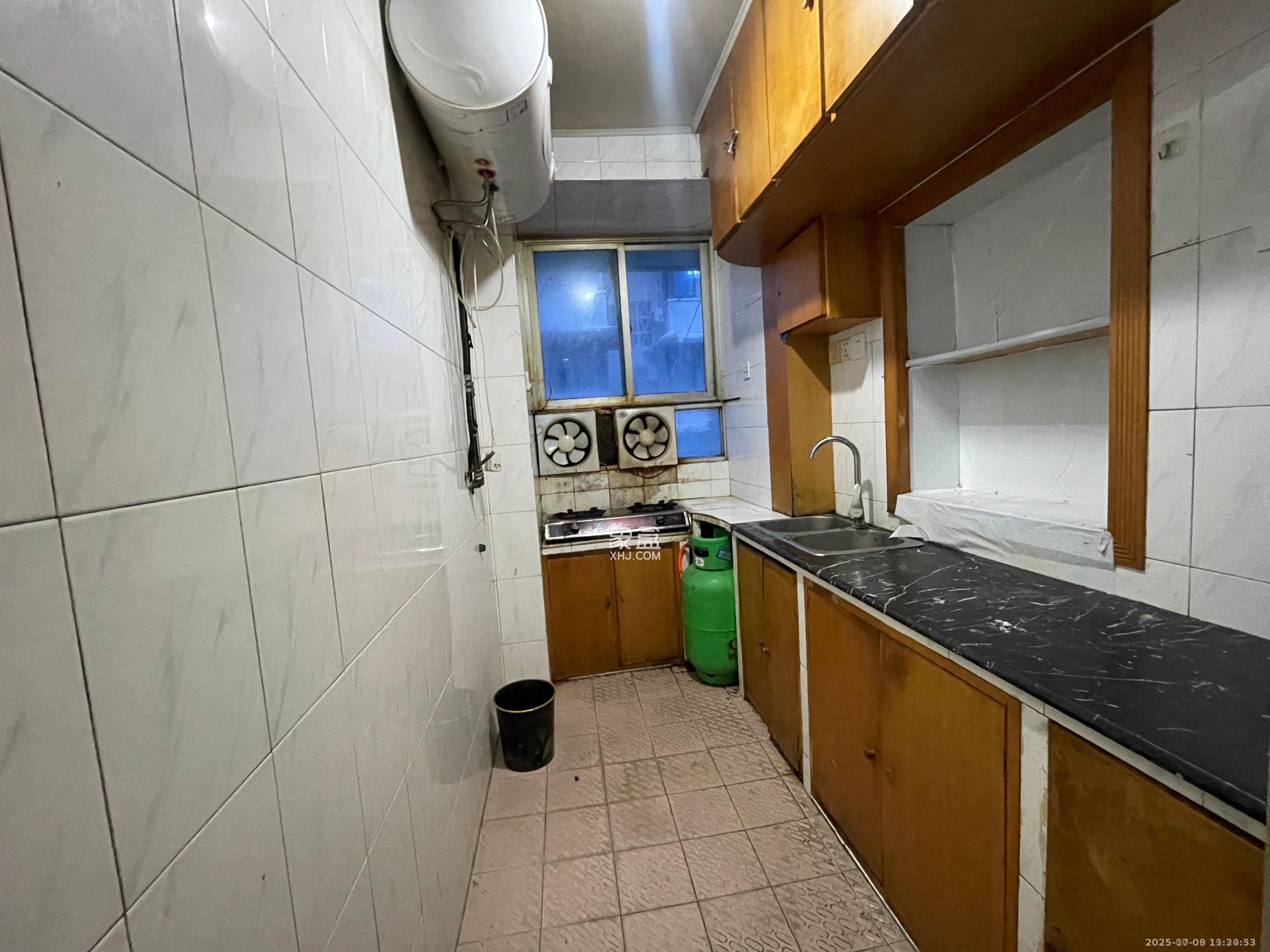 化油器厂宿舍  1室1厅1卫    1000.0元/月 化油器厂宿舍  1室1厅1卫    1000.0元/月室内图