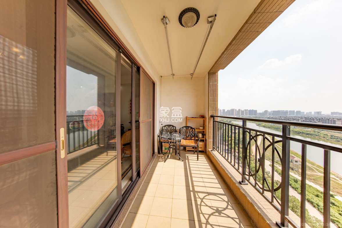 中海国际一期 4室2厅2卫 190.0万 中海国际一期 4室2厅2卫 190.0万阳台