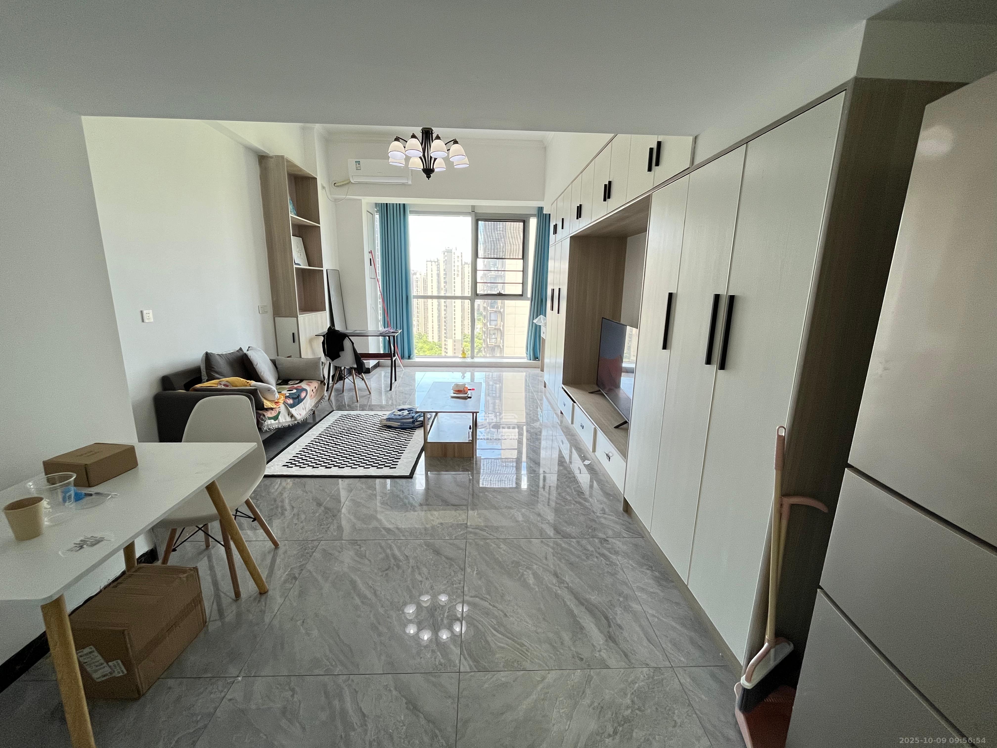 奥克斯滨仕花园(奥克斯洋湖广场/奥克斯中心)  1室1厅1卫    1800.0元/月 奥克斯滨仕花园(奥克斯洋湖广场/奥克斯中心)  1室1厅1卫    1800.0元/月室内图