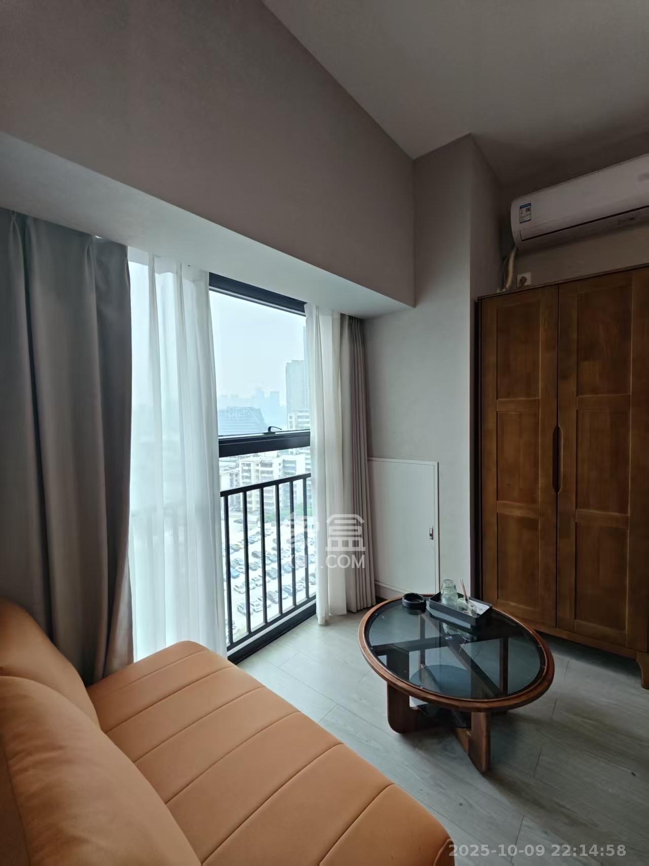 华润置地中心  1室0厅0卫    2000.0元/月 华润置地中心  1室0厅0卫    2000.0元/月室内图