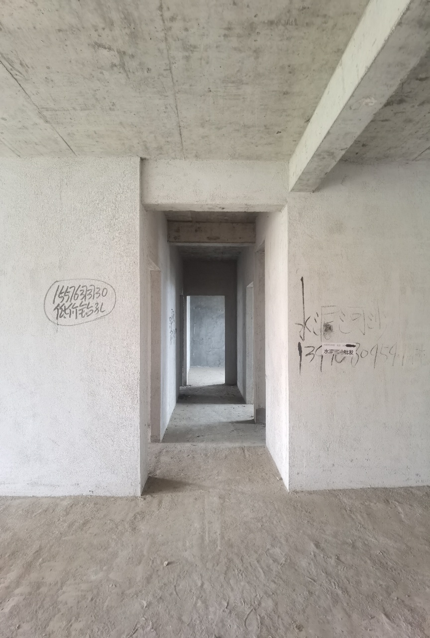 和泰嘉园(区税务局家属楼) 4室2厅2卫 115.8万 和泰嘉园(区税务局家属楼) 4室2厅2卫 115.8万客厅