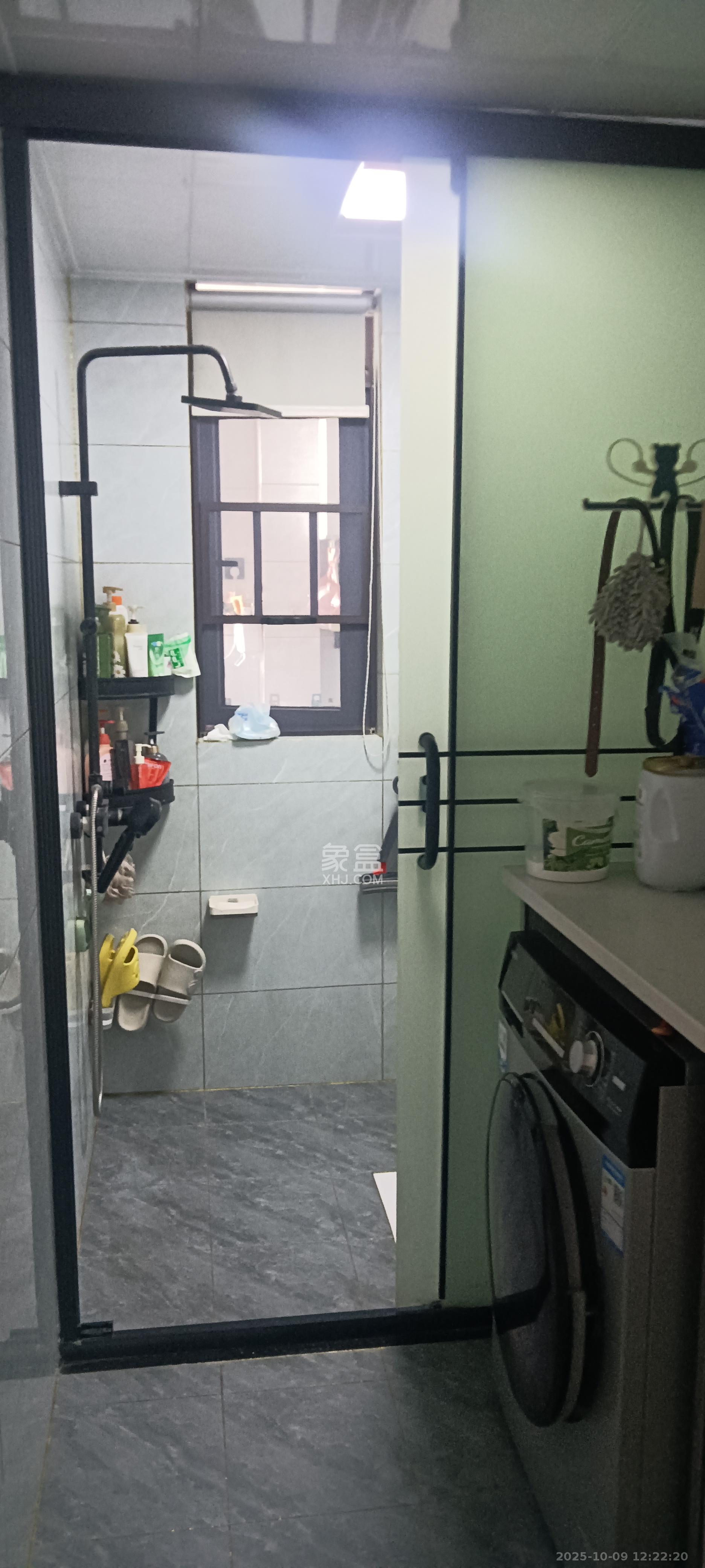 鸿润嘉园  3室2厅2卫    2200.0元/月