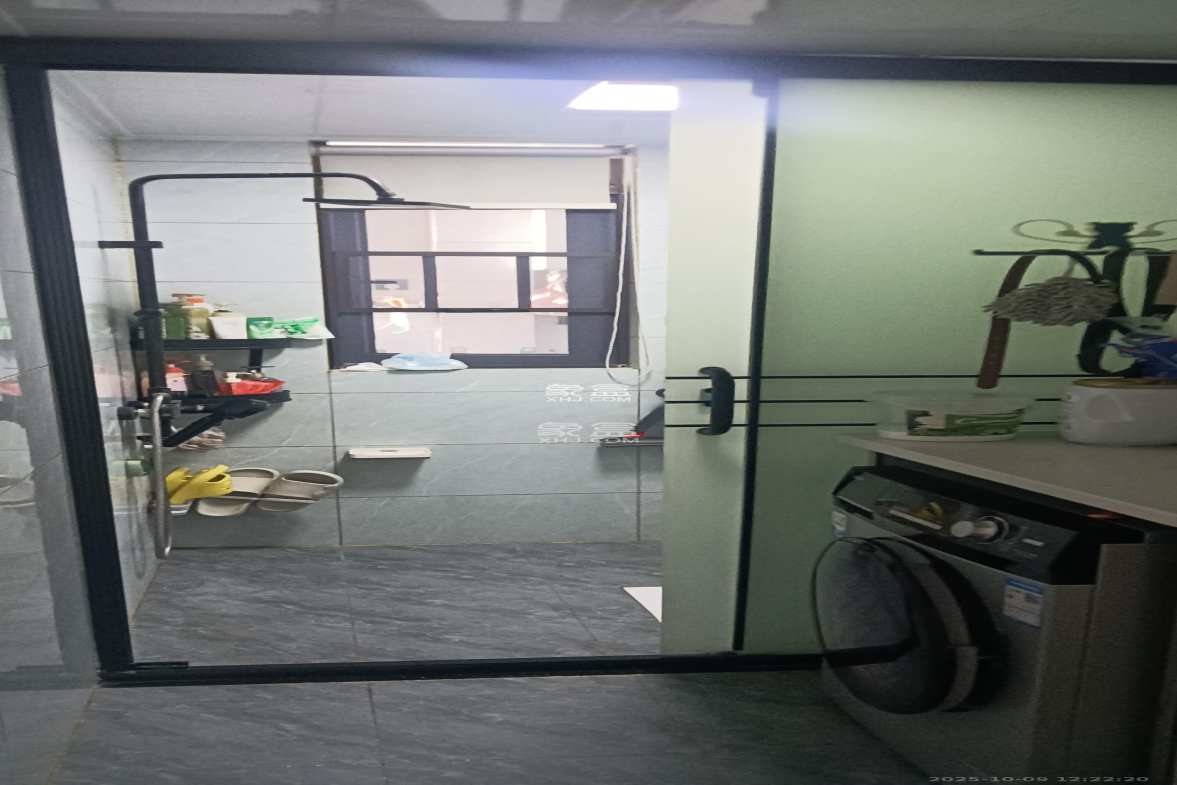 鸿润嘉园 3室2厅2卫 2200.0元/月 鸿润嘉园 3室2厅2卫 2200.0元/月室内图