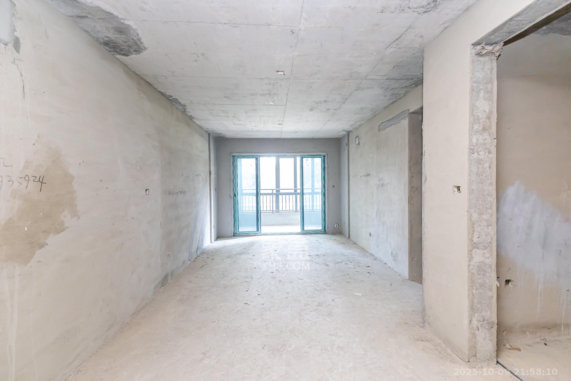 润和滨江广场(润和中央广场)  4室2厅2卫    83.8万 润和滨江广场(润和中央广场)  4室2厅2卫    83.8万