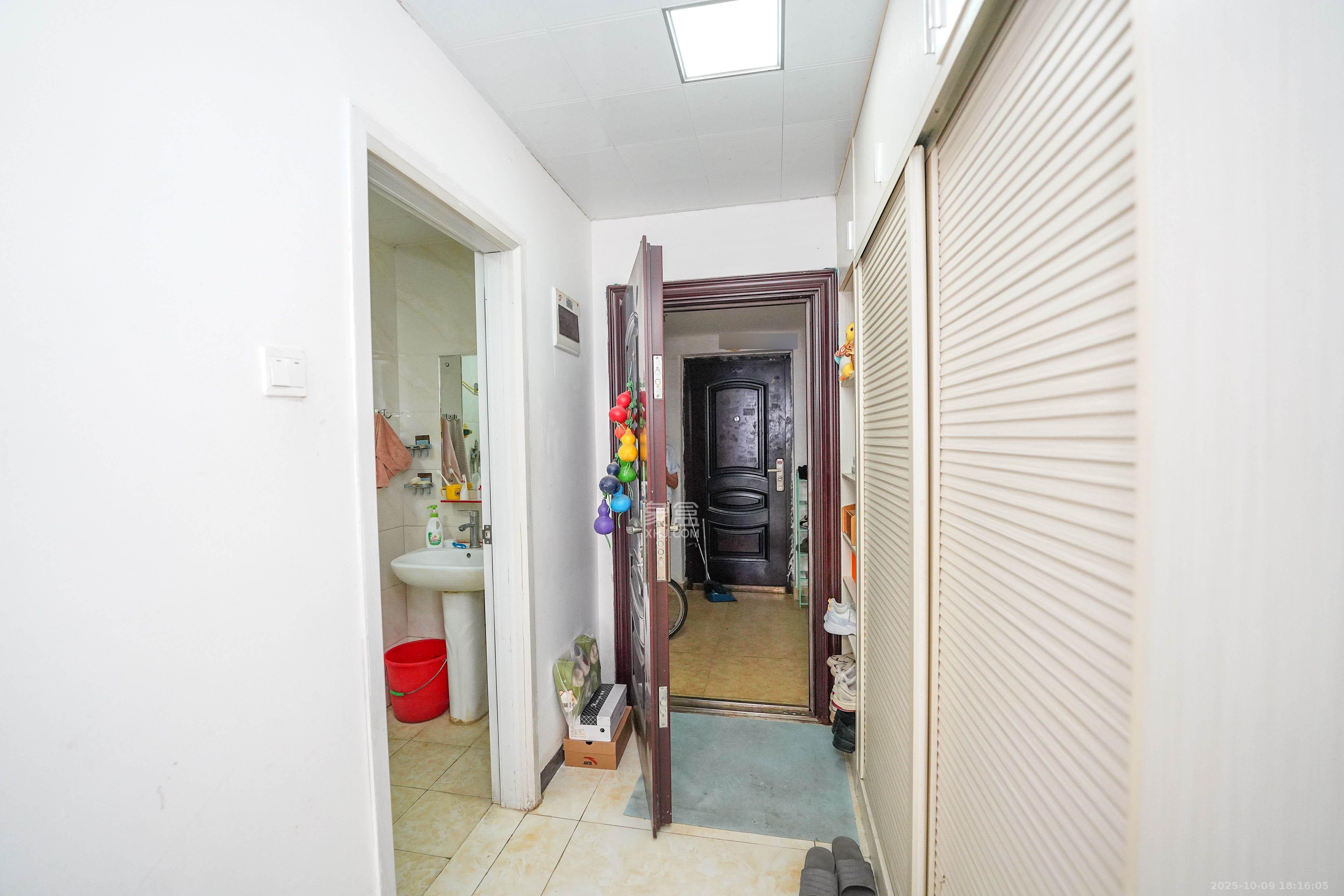 五矿紫湖香醍  1室1厅1卫    18.6万客厅