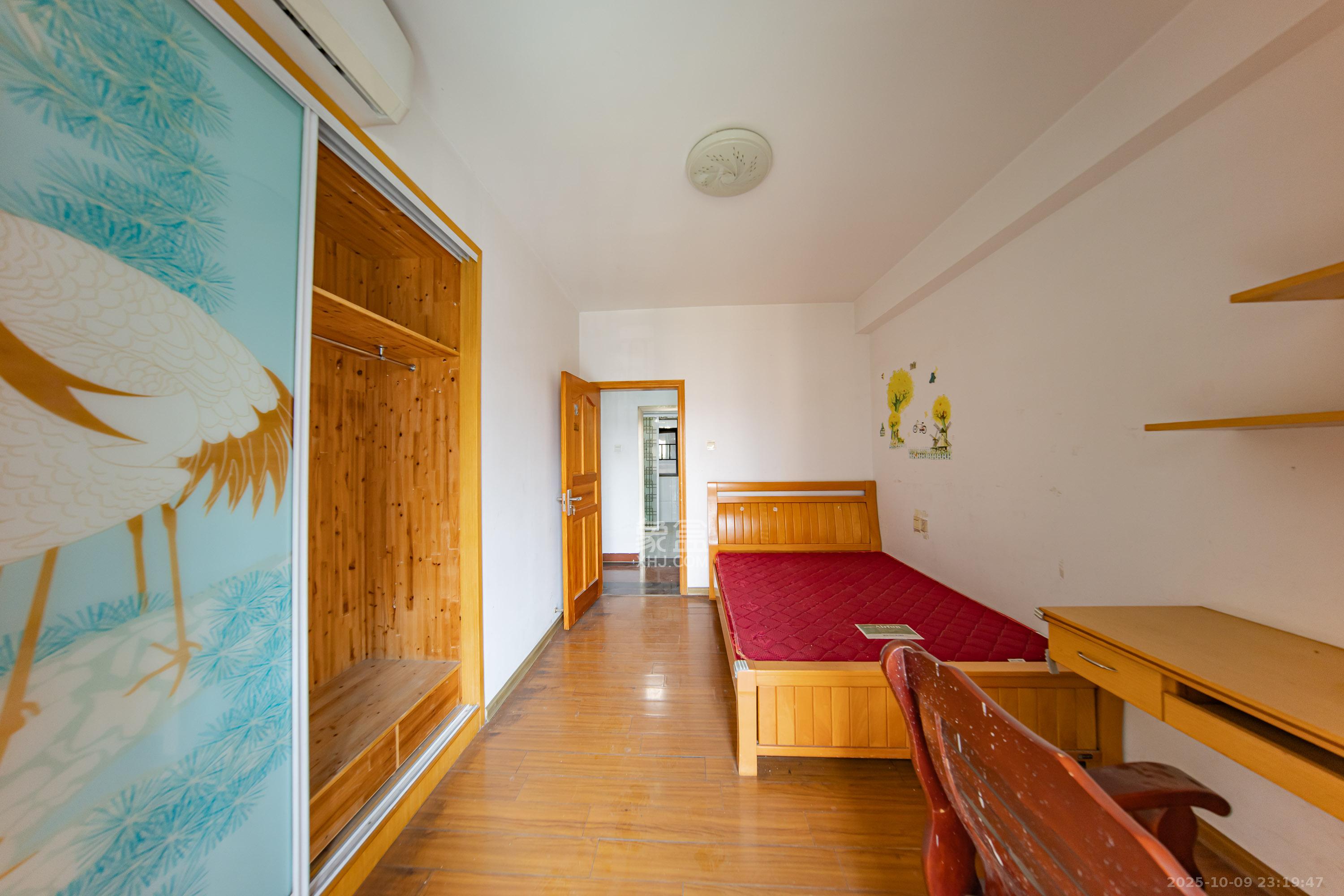 枫华府第 3室2厅2卫 68.0万 枫华府第 3室2厅2卫 68.0万卧室