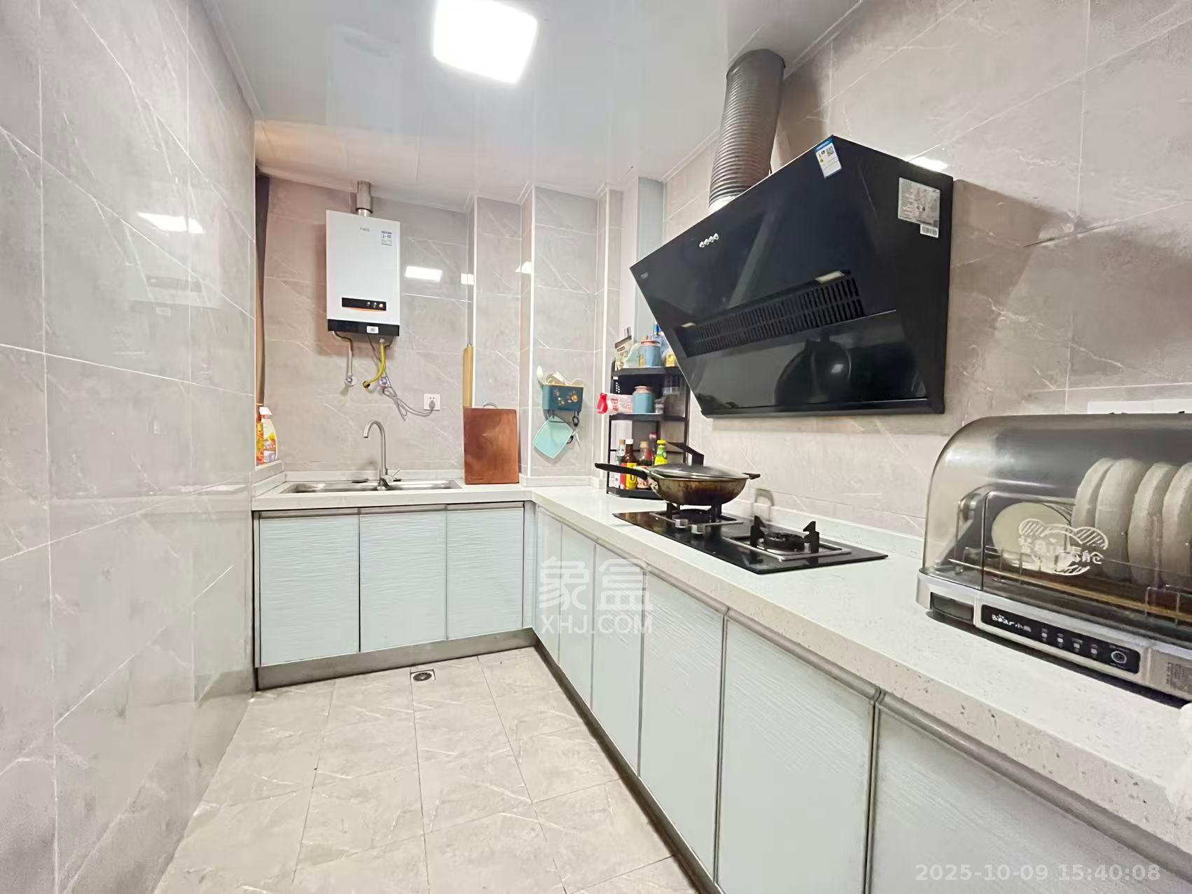 丽发新城  2室2厅1卫    1600.0元/月 丽发新城  2室2厅1卫    1600.0元/月室内图