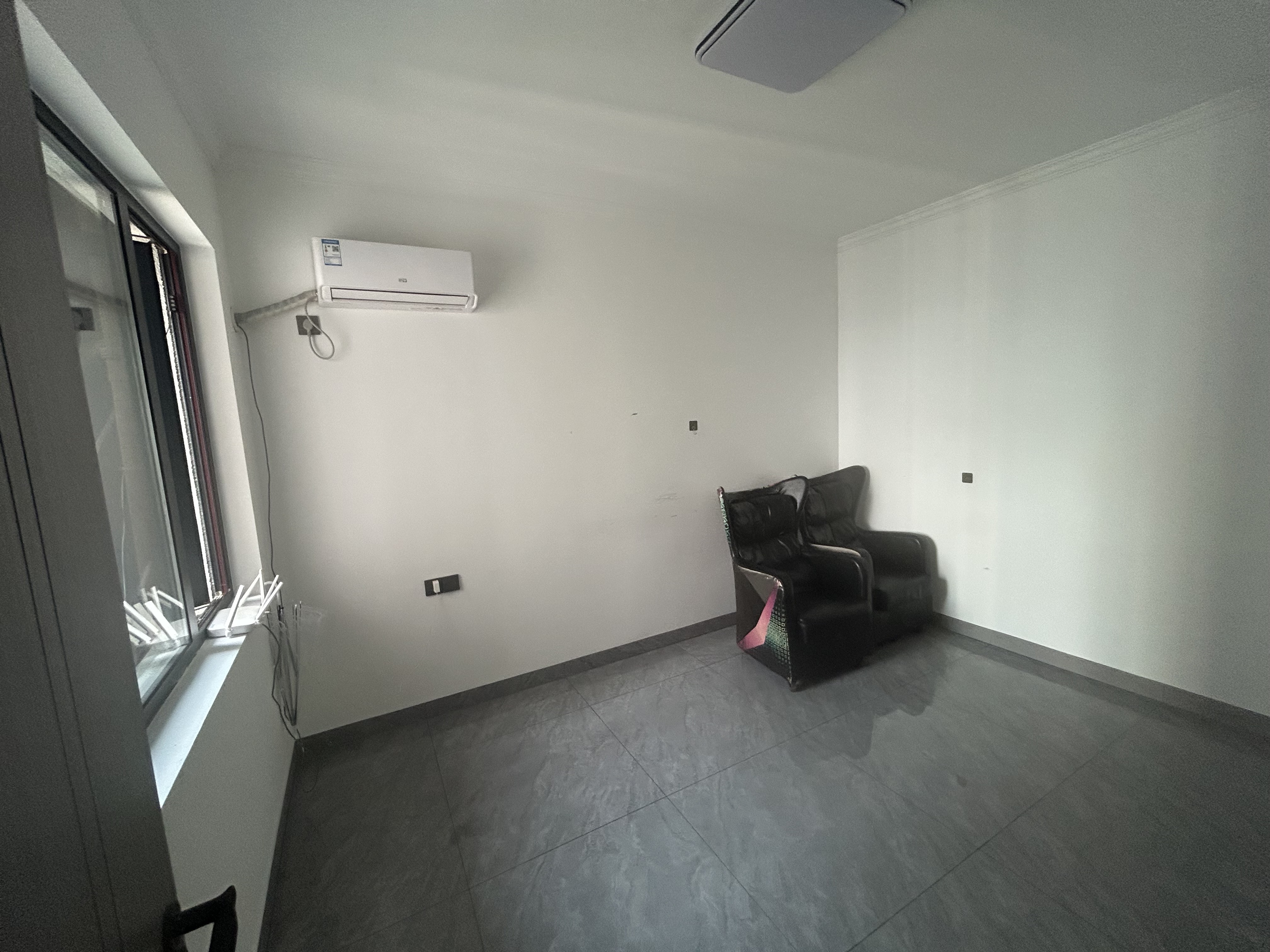 南门口安置小区二期 2室1厅1卫 1800.0元/月 南门口安置小区二期 2室1厅1卫 1800.0元/月室内图