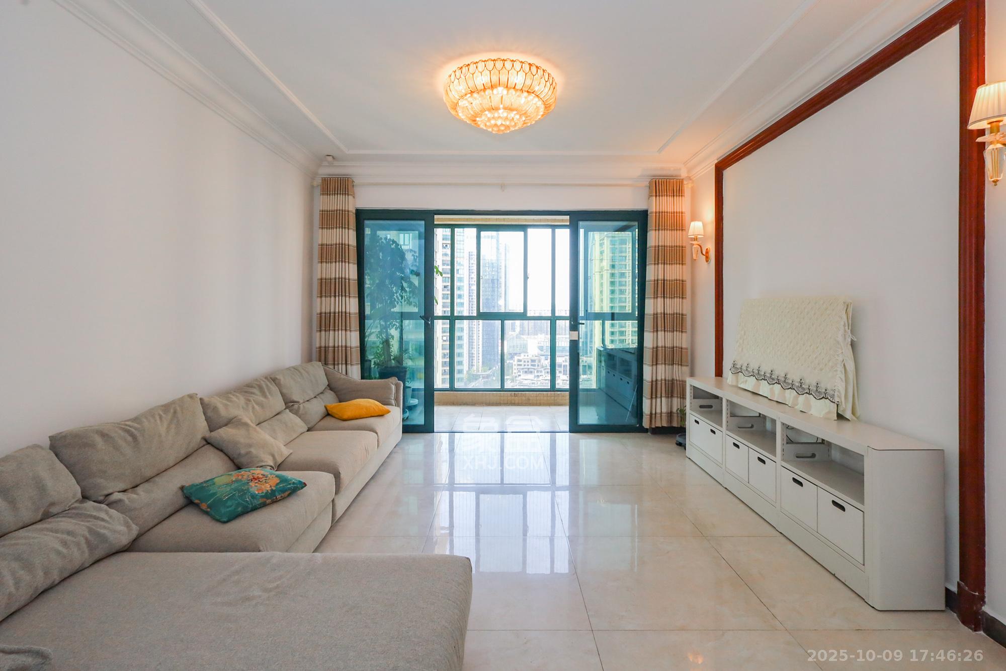 恒大御景湾  3室2厅1卫    135.0万客厅