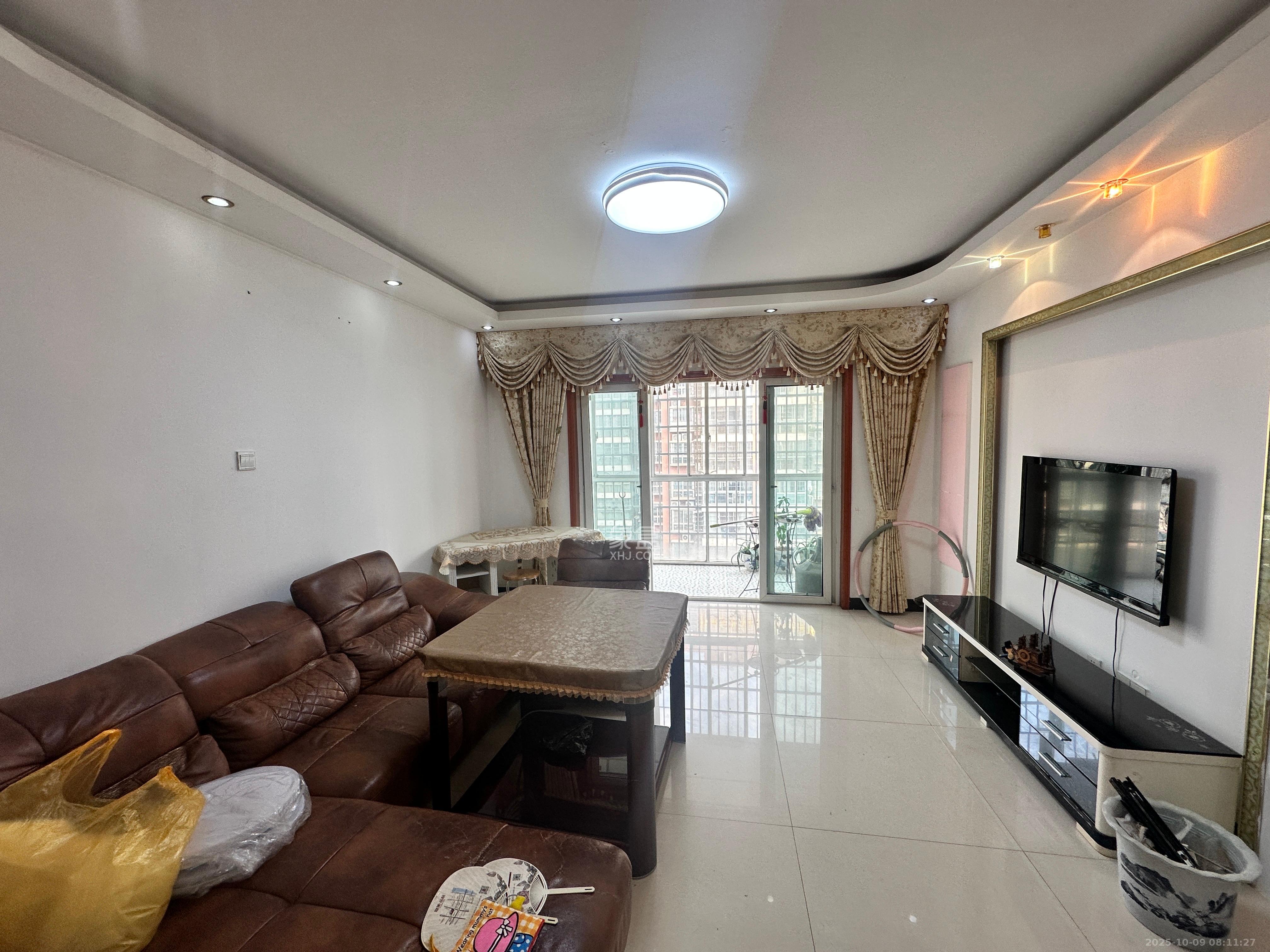 弘欣公寓  4室2厅1卫    2400.0元/月 弘欣公寓  4室2厅1卫    2400.0元/月室内图