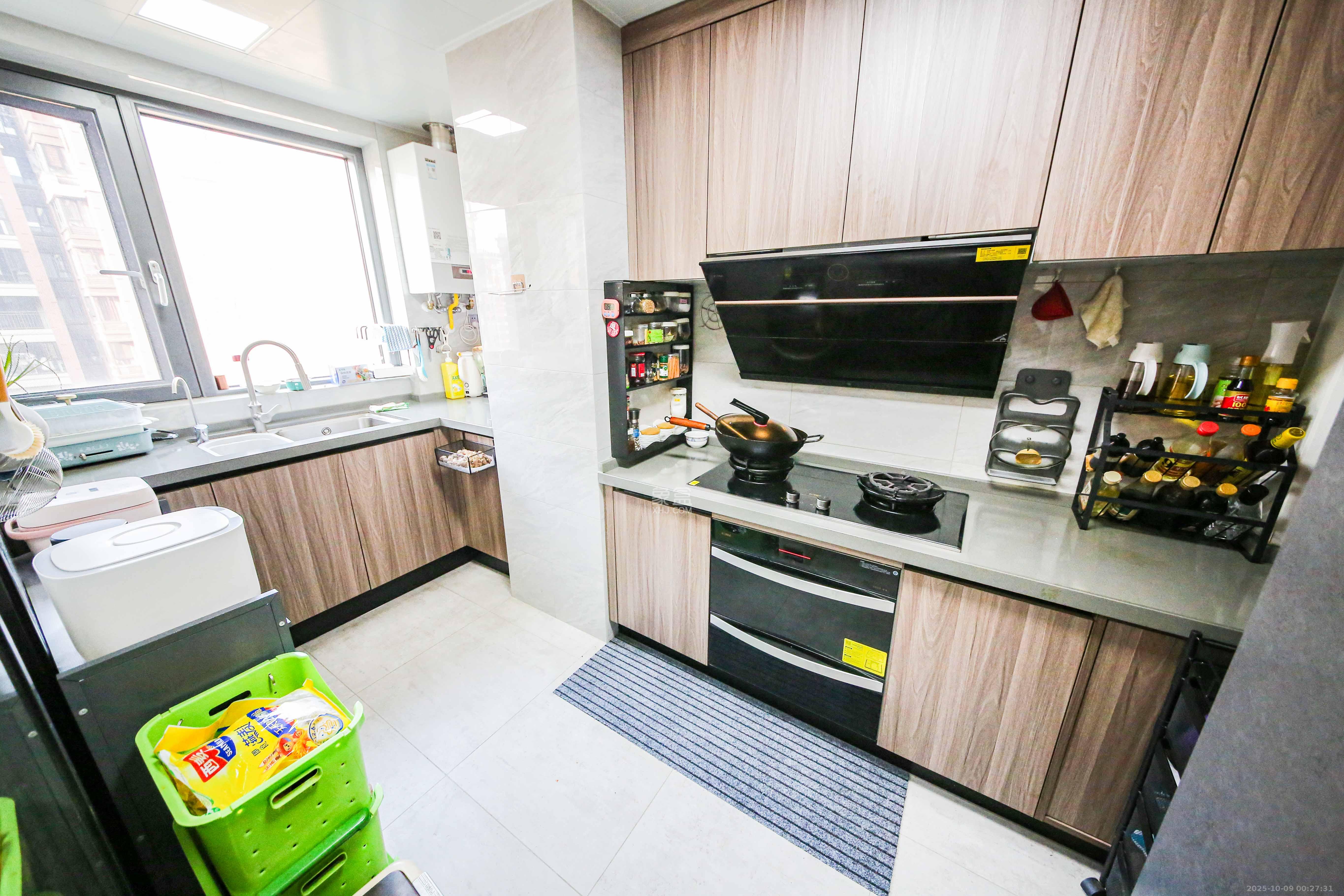 鑫远翡丽郡(鑫远翡丽雅苑) 4室2厅2卫 200.0万 鑫远翡丽郡(鑫远翡丽雅苑) 4室2厅2卫 200.0万厨房