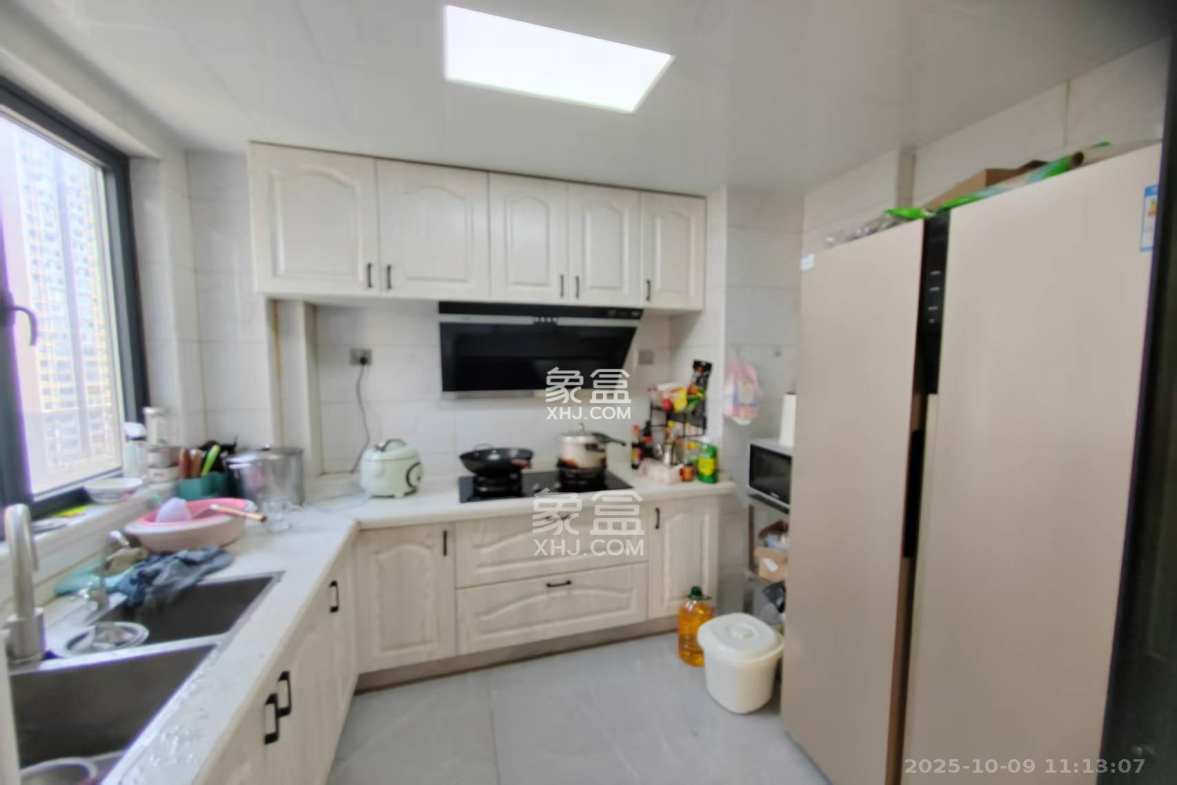 中粮鸿云 3室2厅2卫 2000.0元/月 中粮鸿云 3室2厅2卫 2000.0元/月室内图