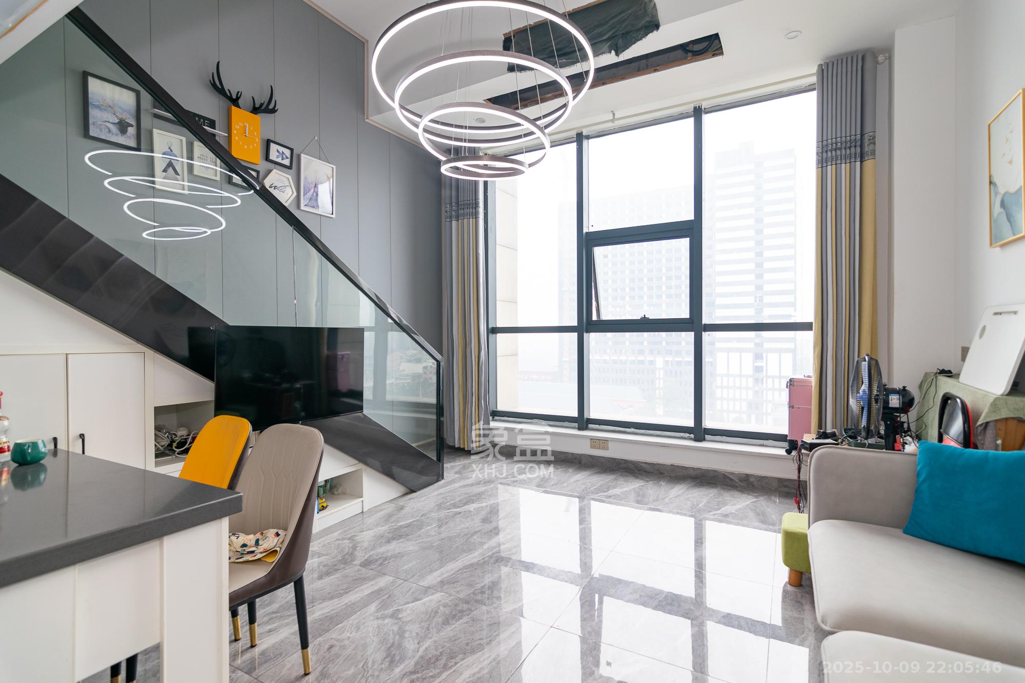 开利星空城市公馆  1室1厅1卫    38.0万客厅